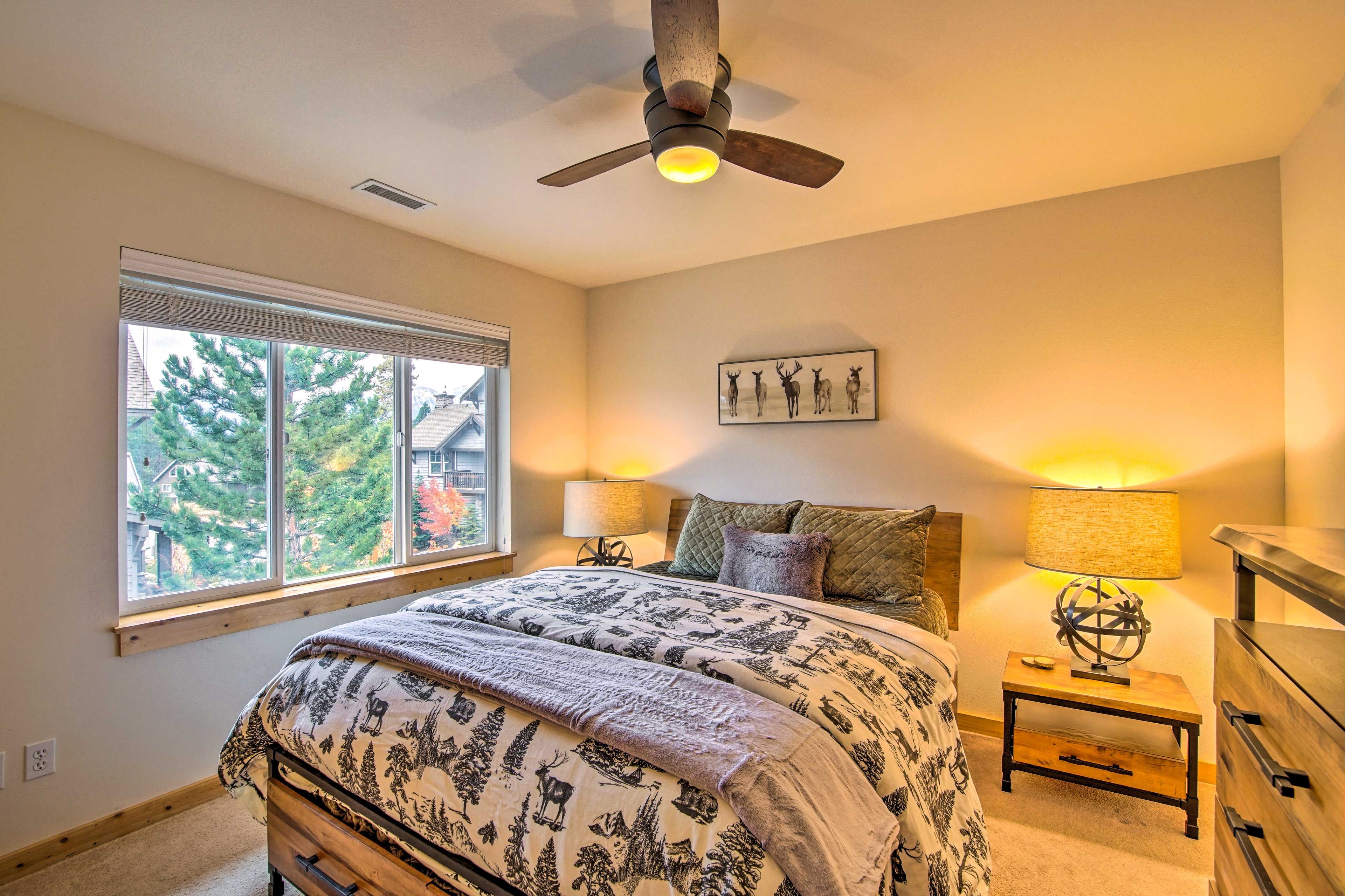 Bedroom 1 | Queen Bed