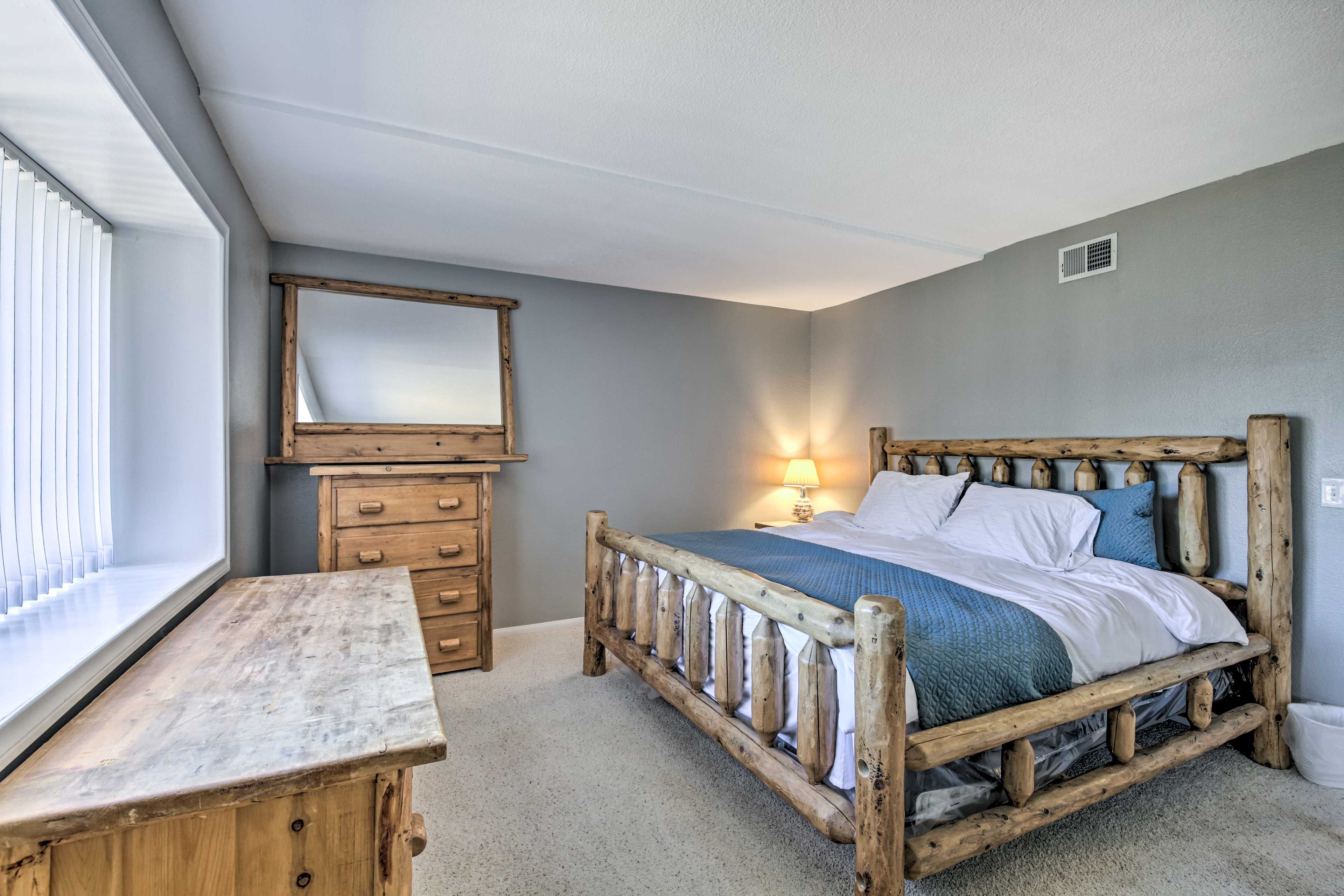 Bedroom 1 | Main Level | King Bed | Linens Provided