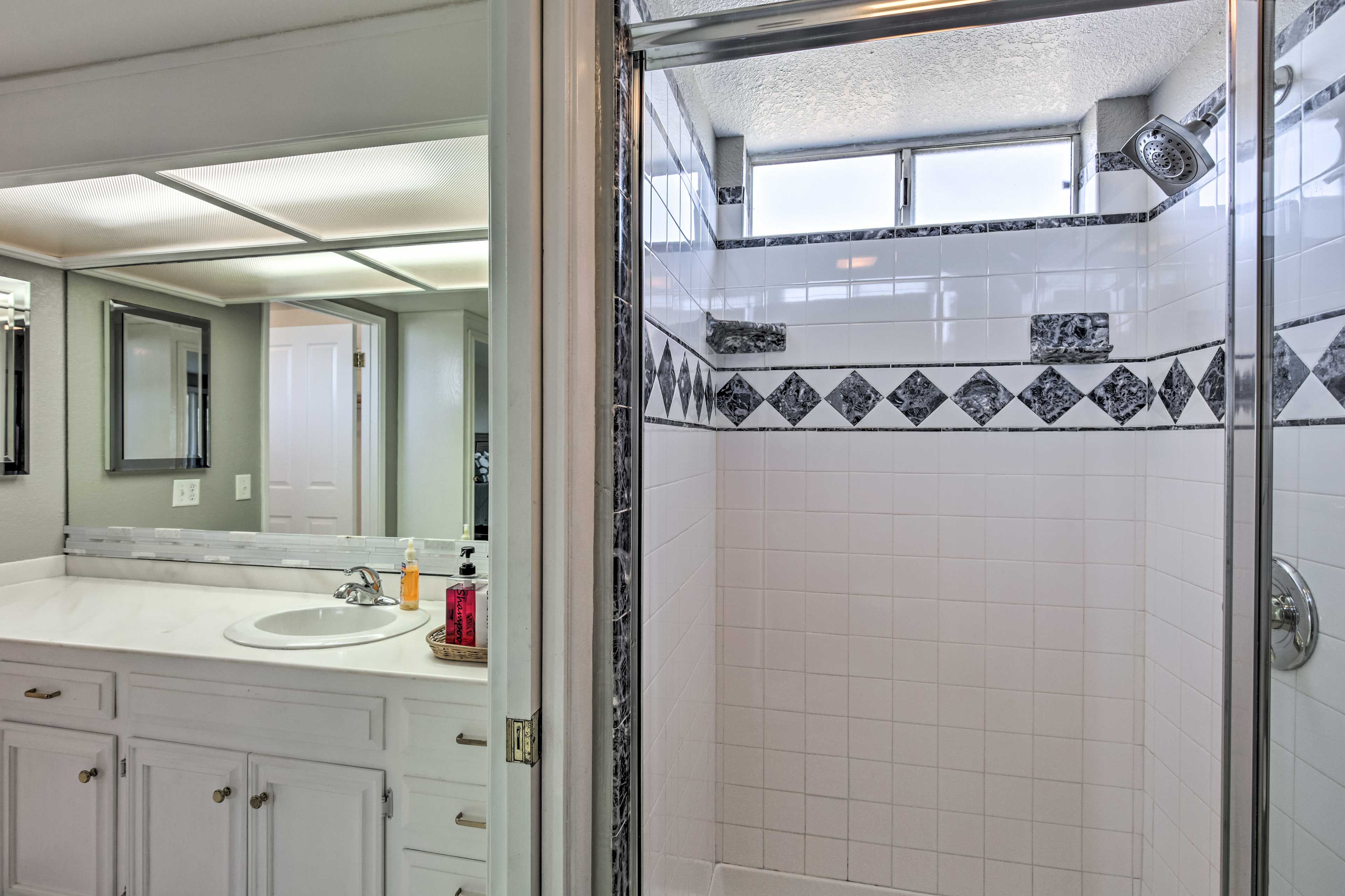 Full Bathroom | Hair Dryer | Iron & Board