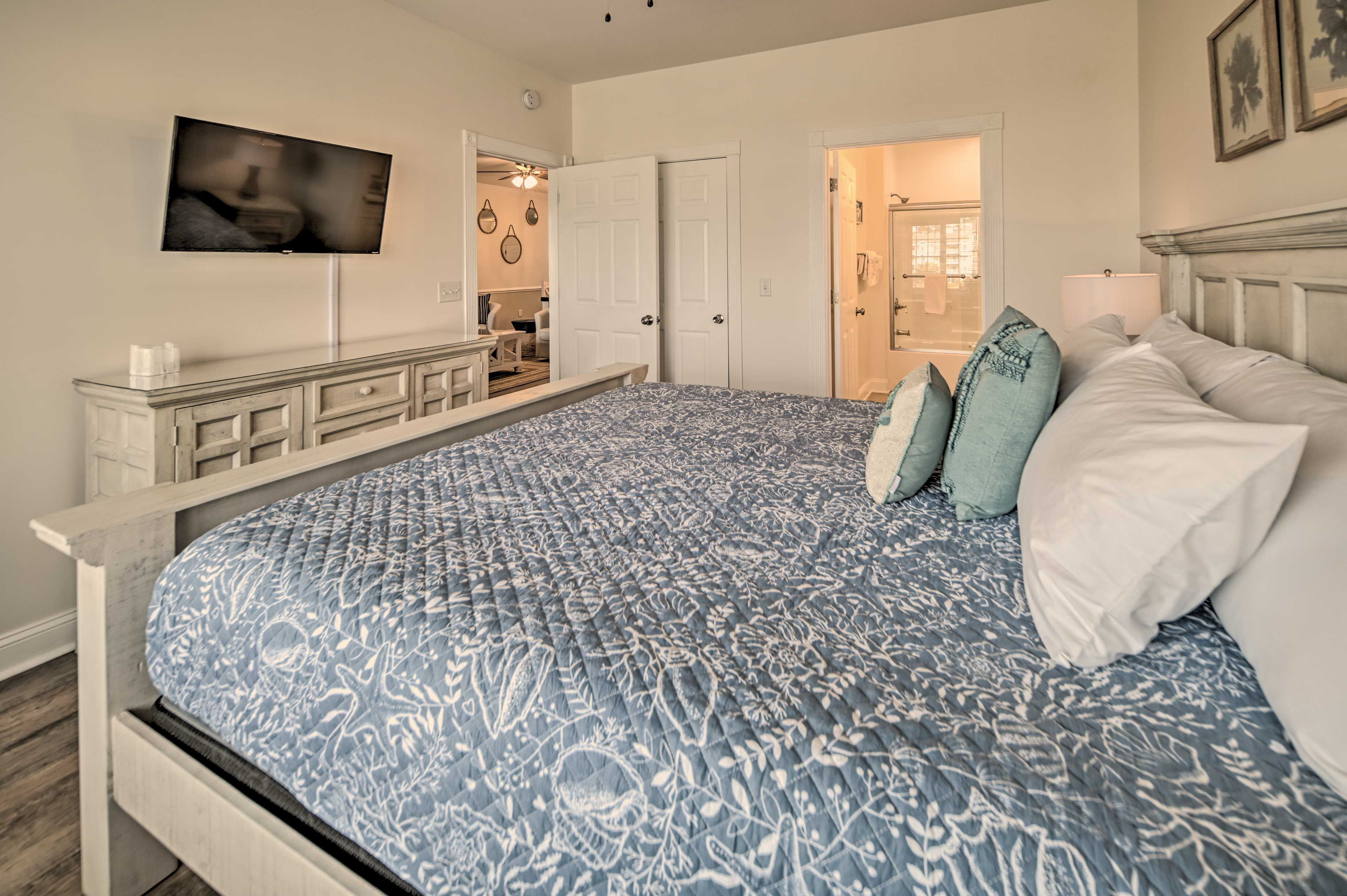 Bedroom Suite 1 | Smart TV