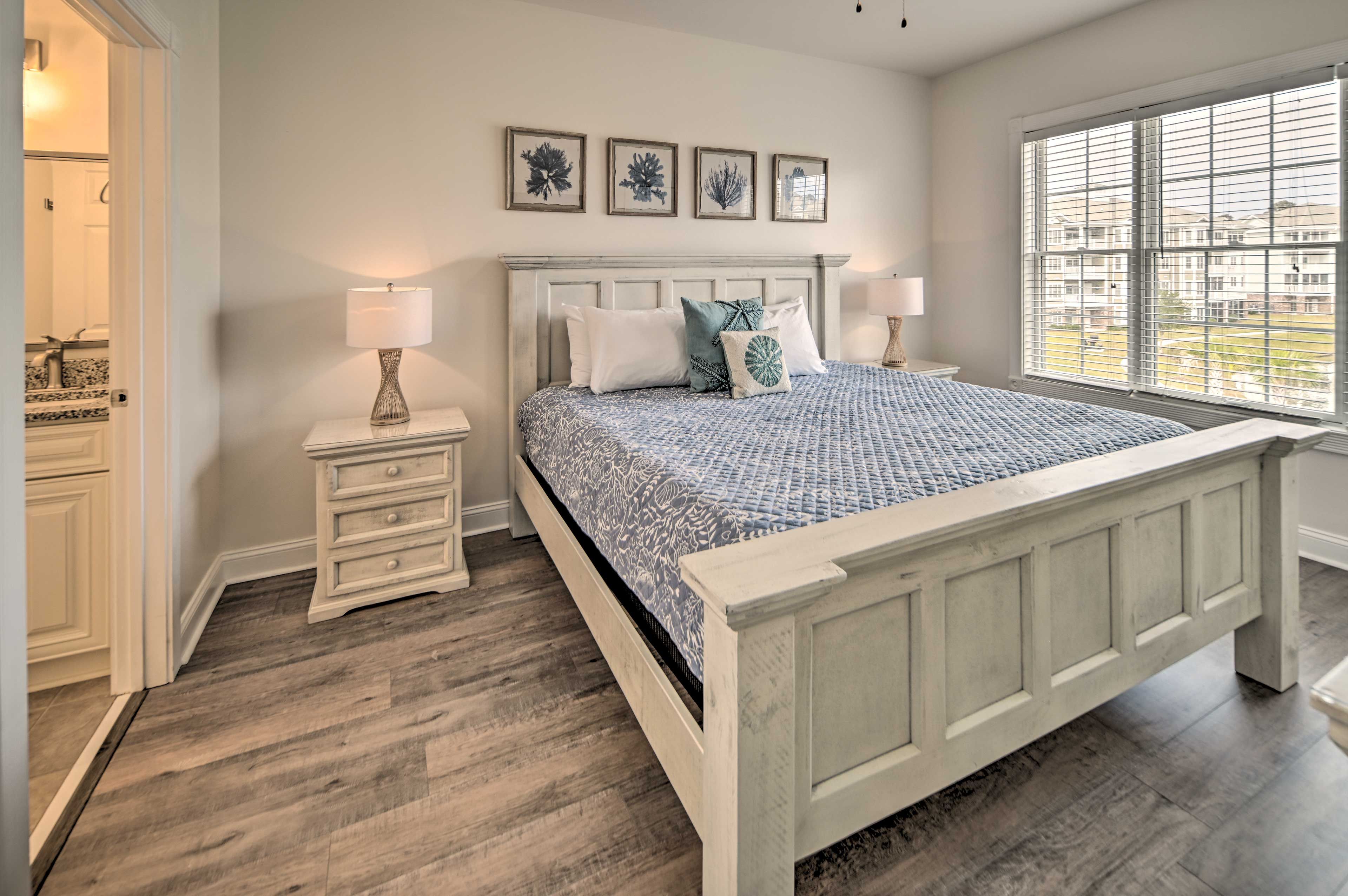 Bedroom Suite 1 | King Bed | En-Suite Bathroom