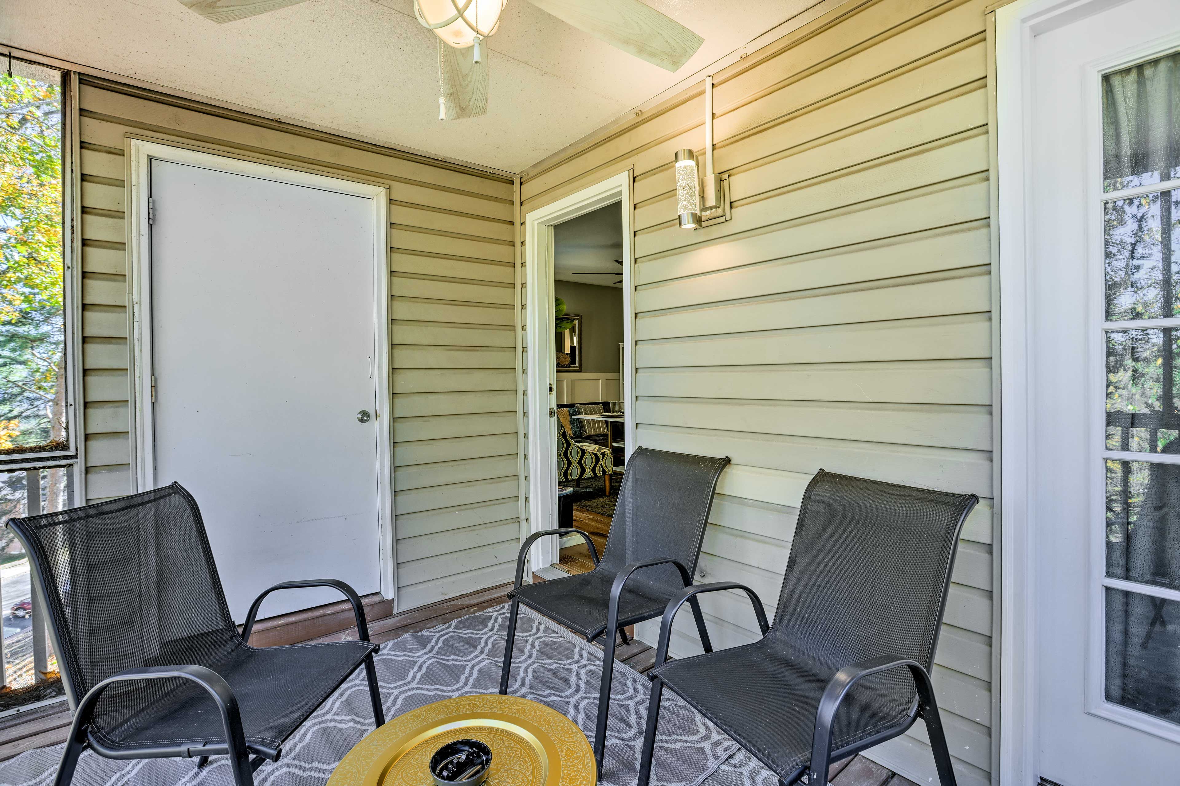 Condo Exterior | Screened Balcony
