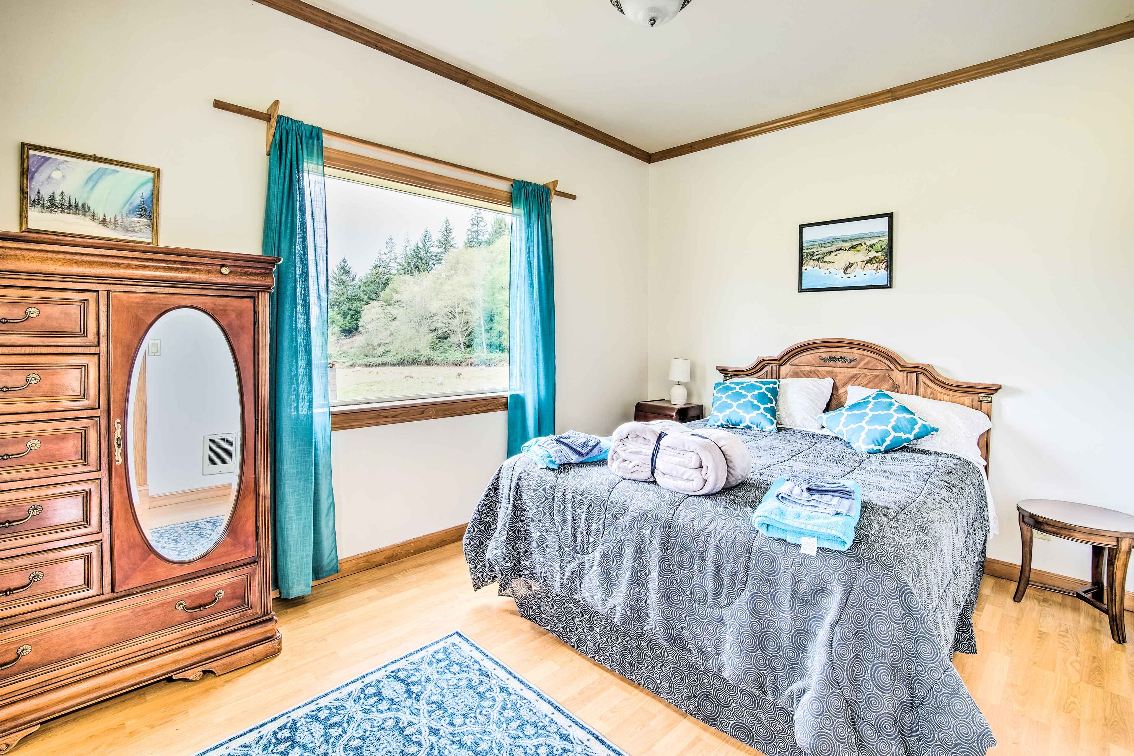 Bedroom 3 | Queen Bed | 1st Floor