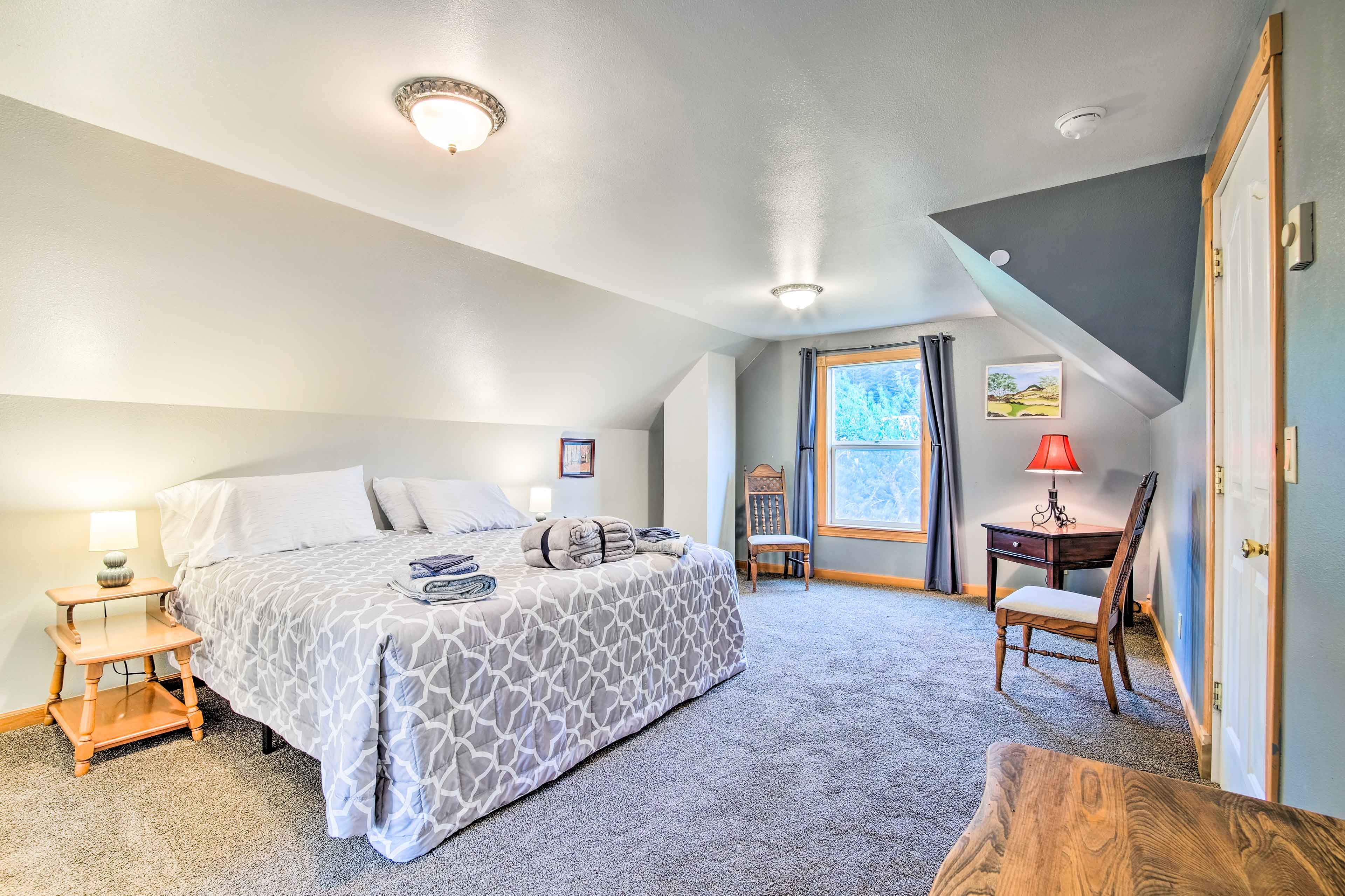 Bedroom 1 | King Bed | 2nd Floor