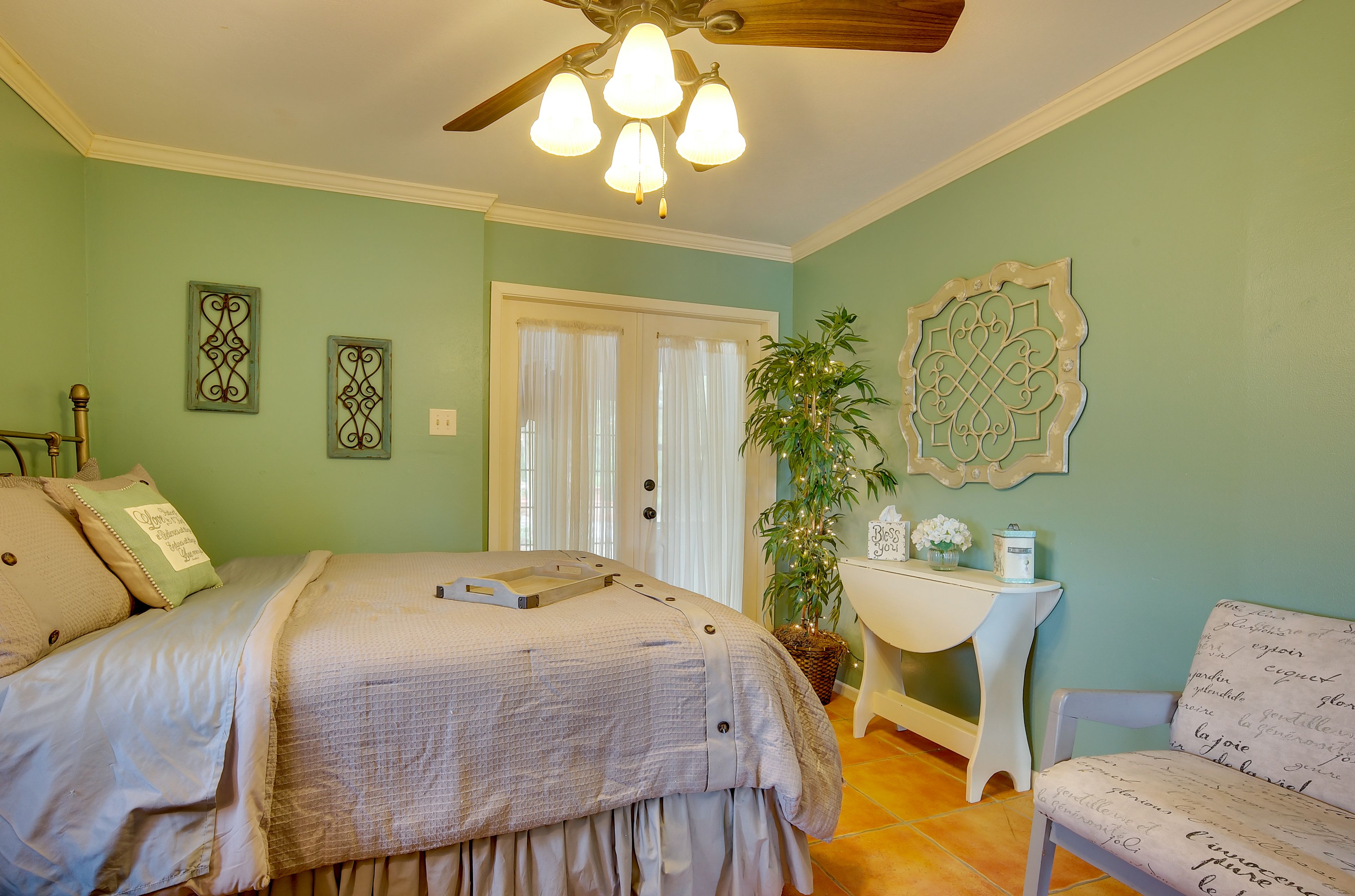 Bedroom 1 | Queen Bed | 1st Floor