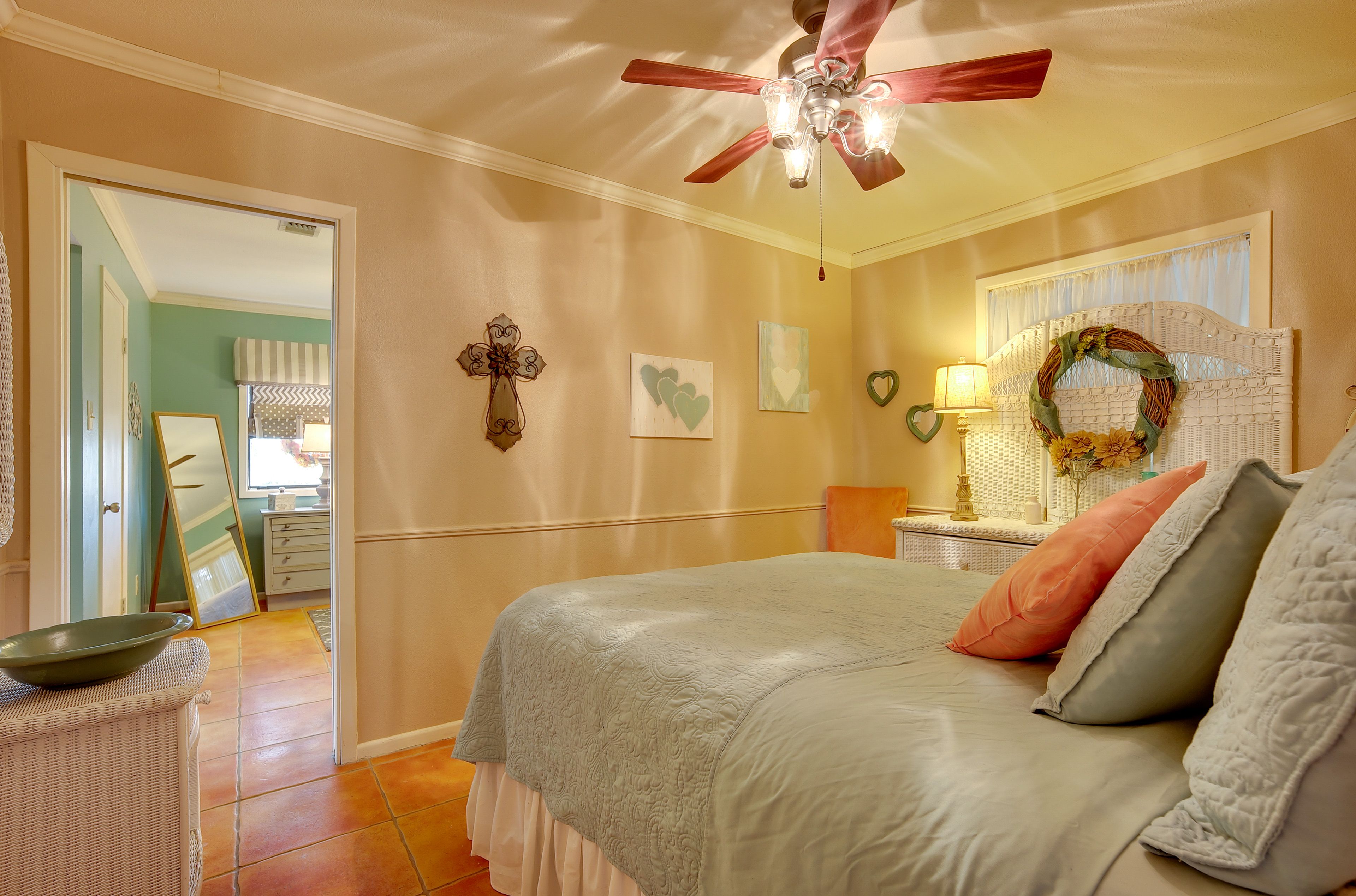 Bedroom 2 | Queen Bed | 1st Floor