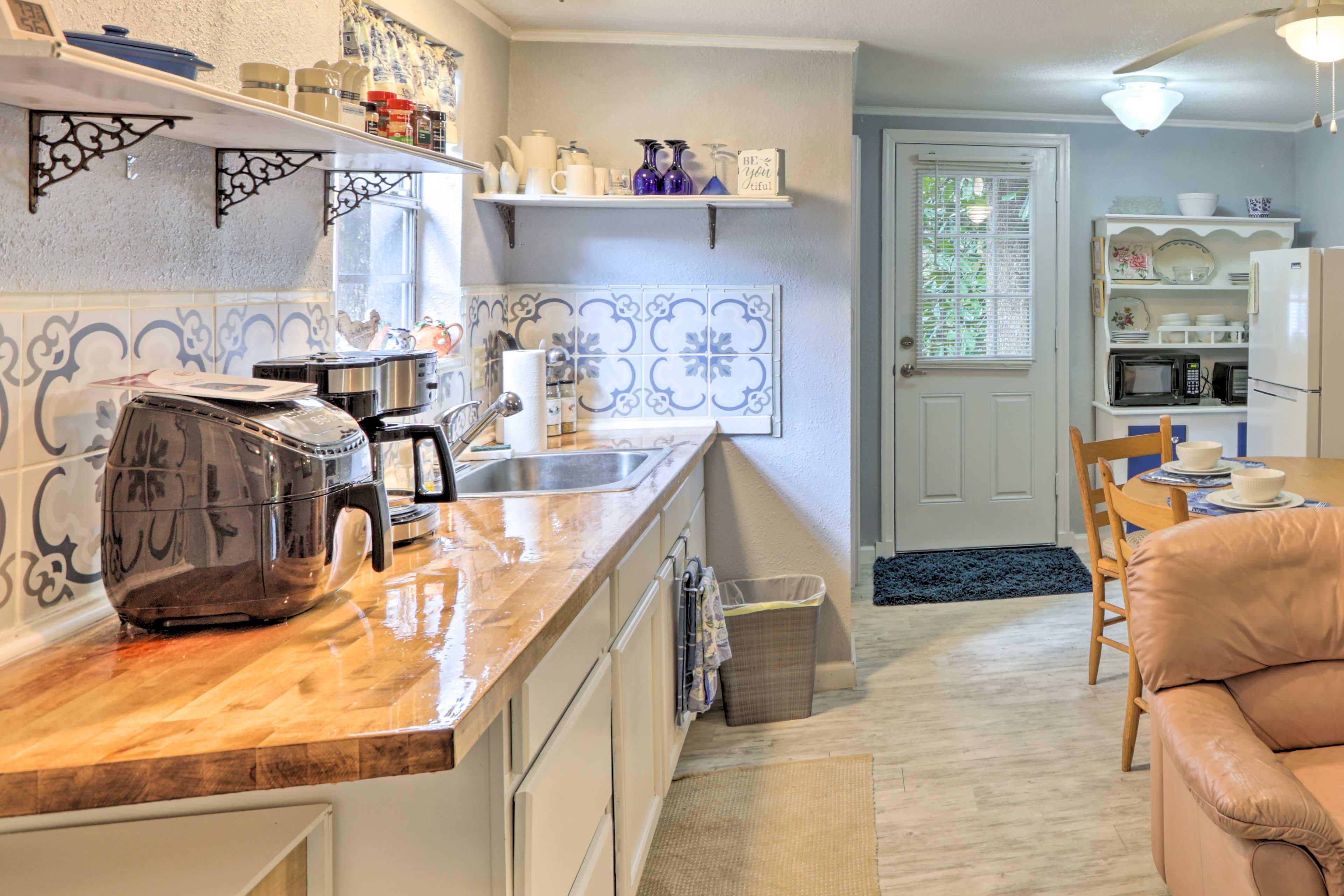 Kitchen | Coffee Maker | Crockpot | Toaster/Oven