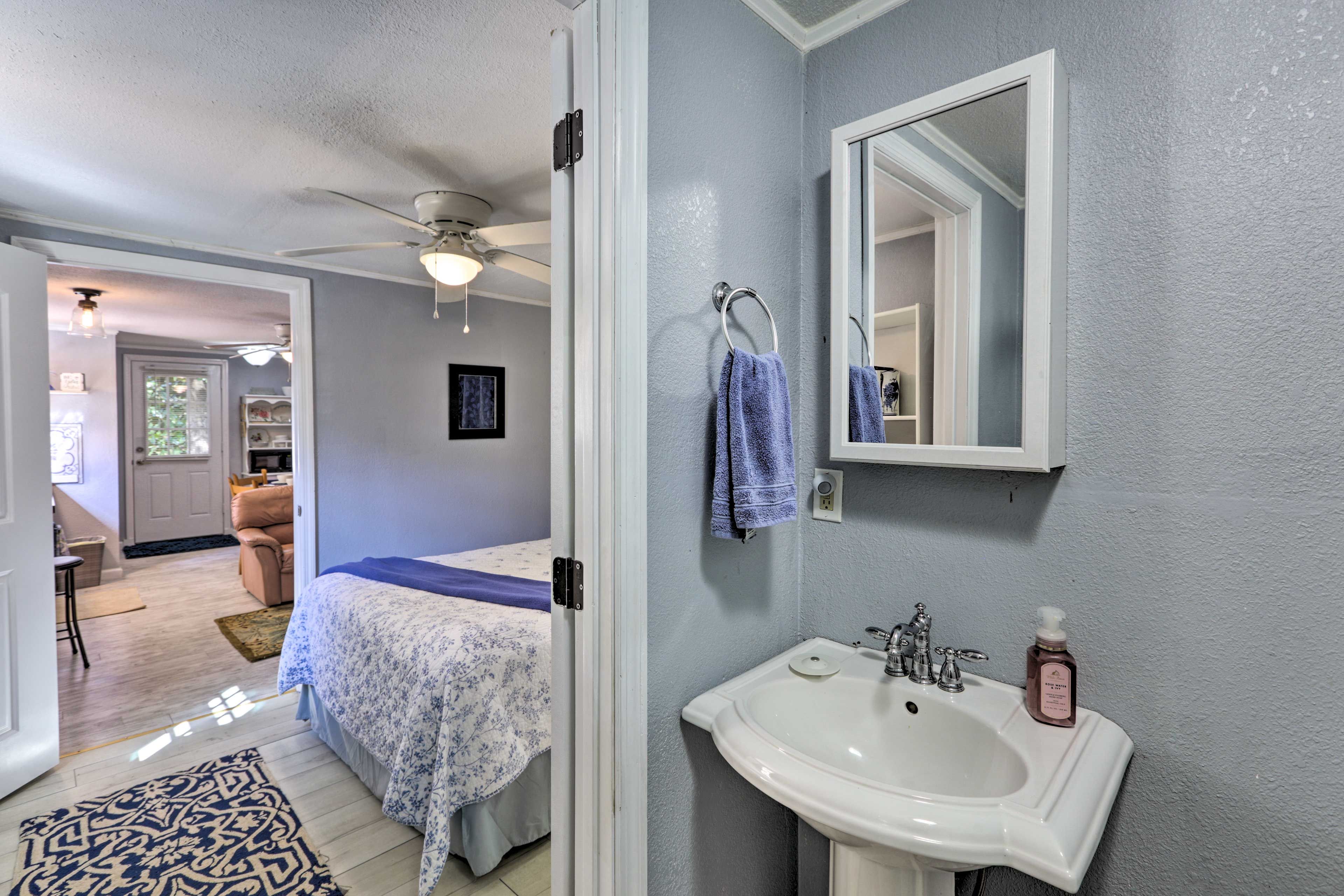 Full Bathroom | Towels Provided | Walk-In Shower