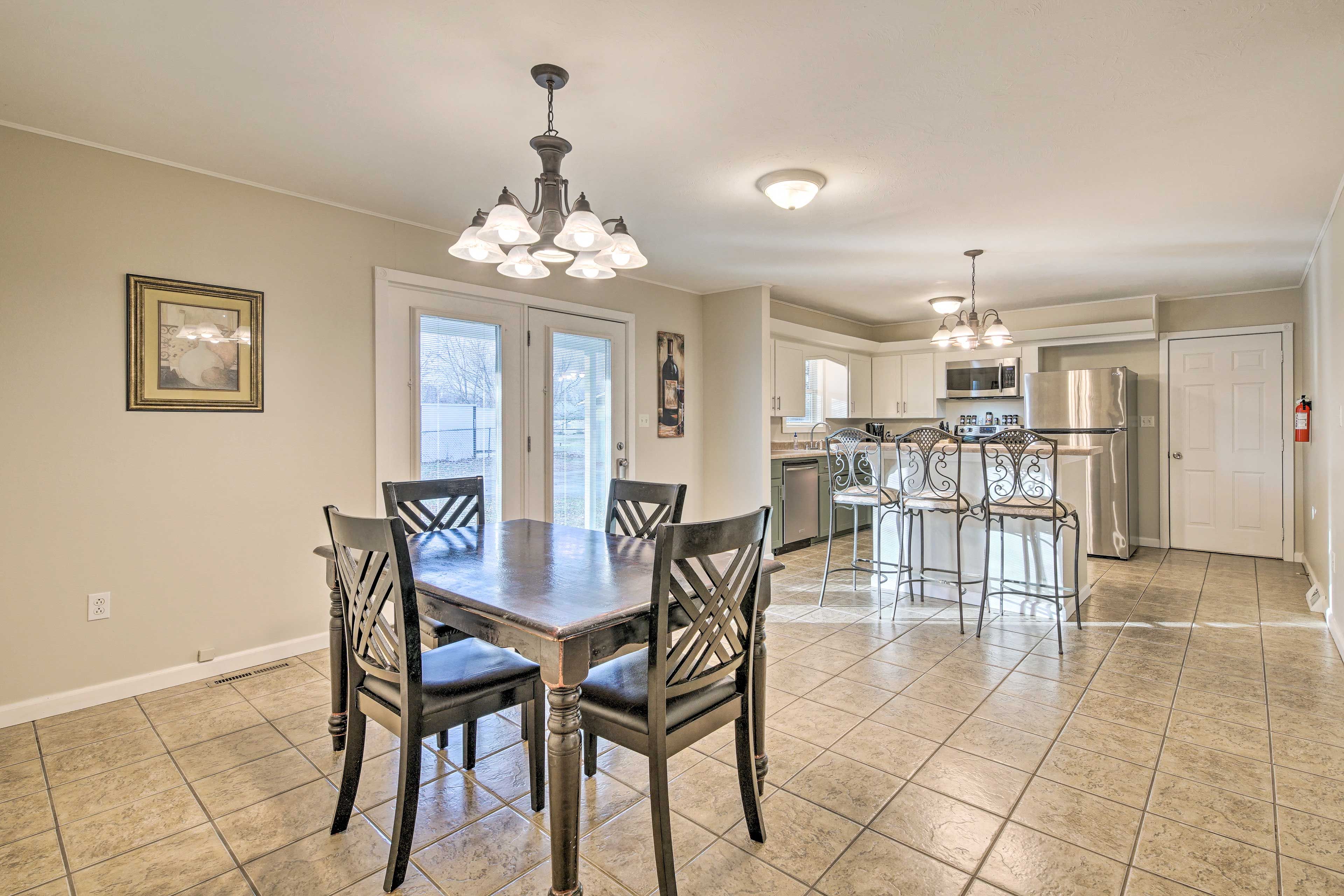 Dining Area | Dishware Provided | Single-Story Property