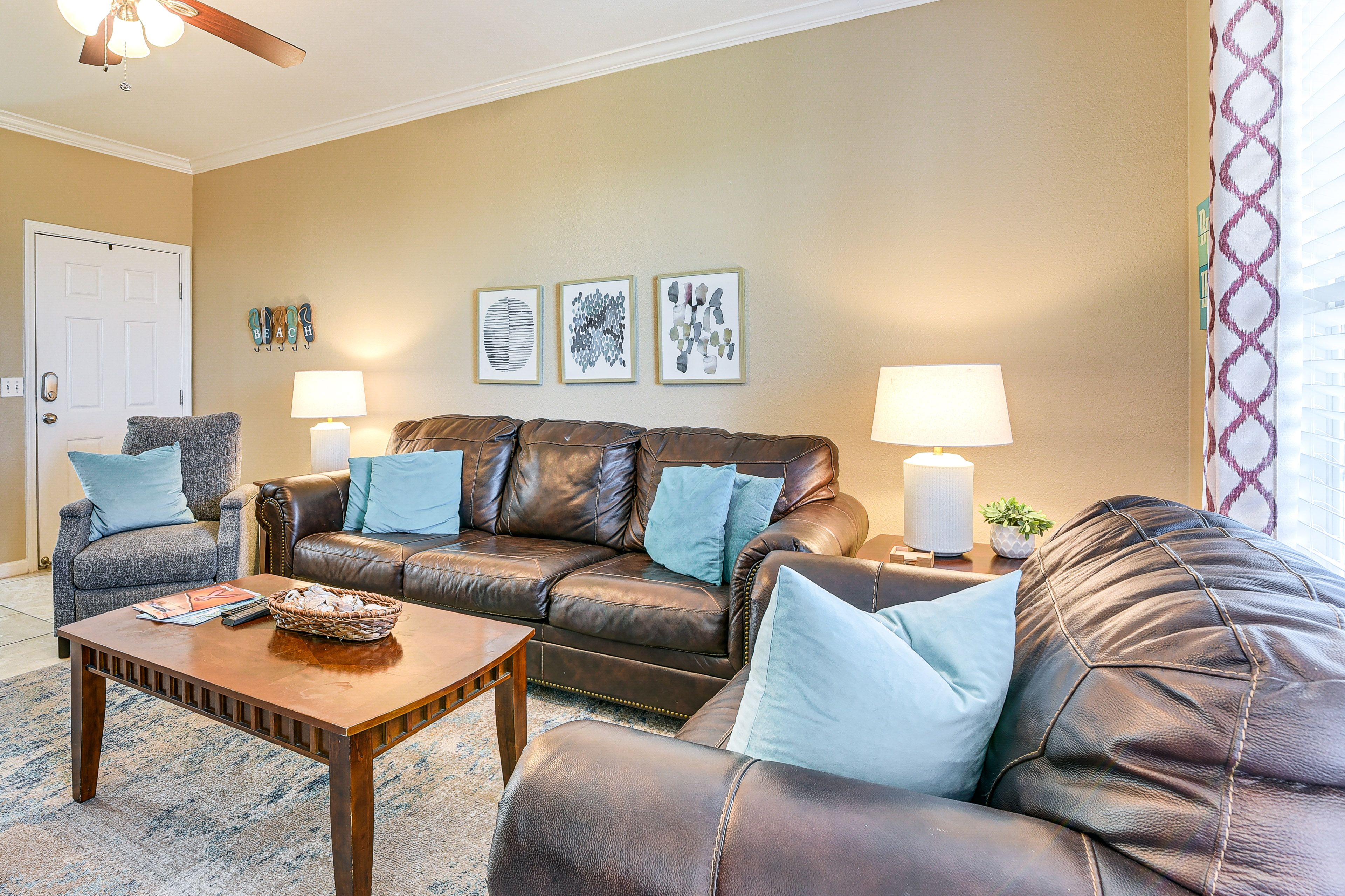 Living Room | Queen Sleeper Sofa | Smart TV w/ Cable | WiFi | Board Games