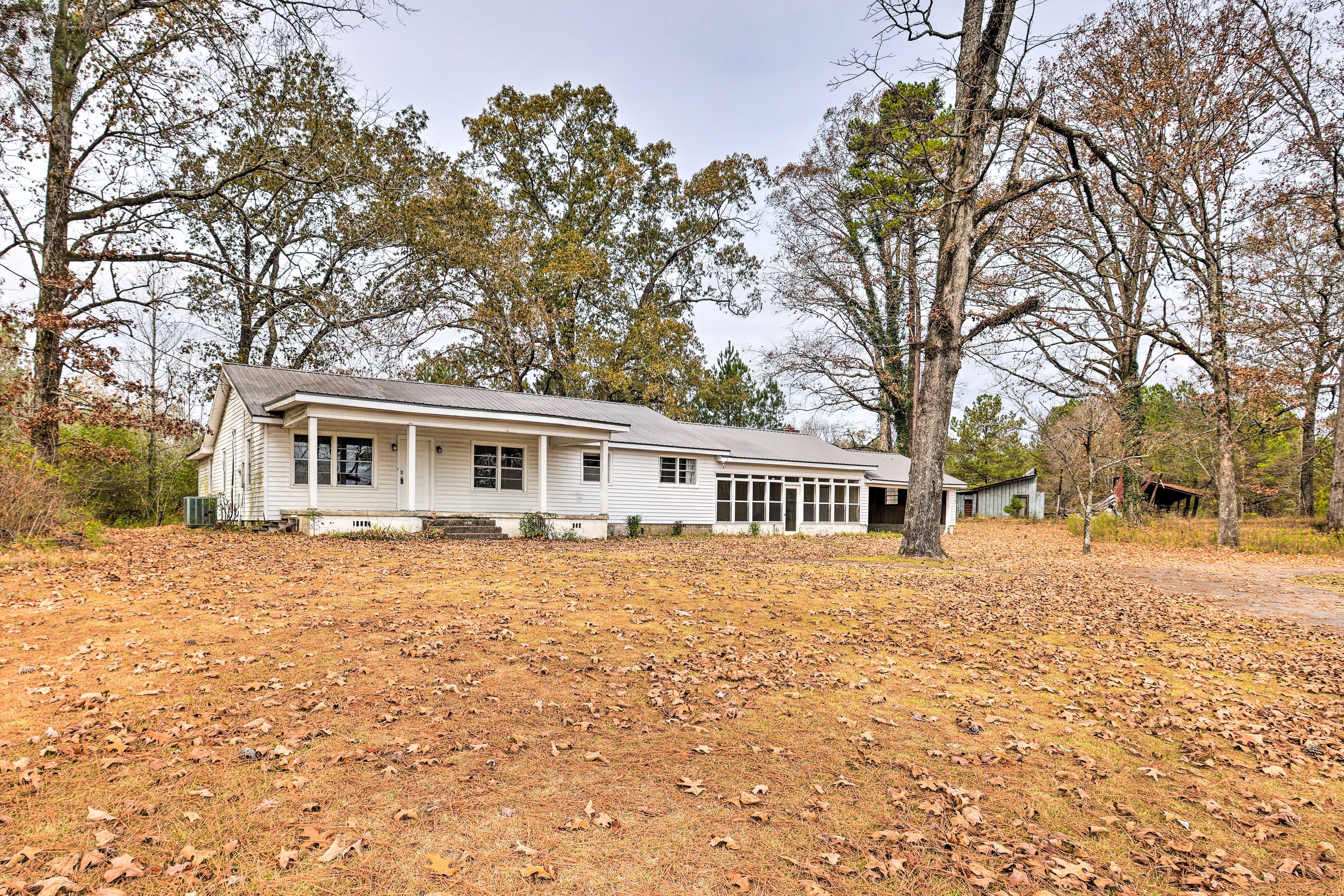 Property Exterior | Carport & Driveway Parking (5 Vehicles) | Trailer Parking