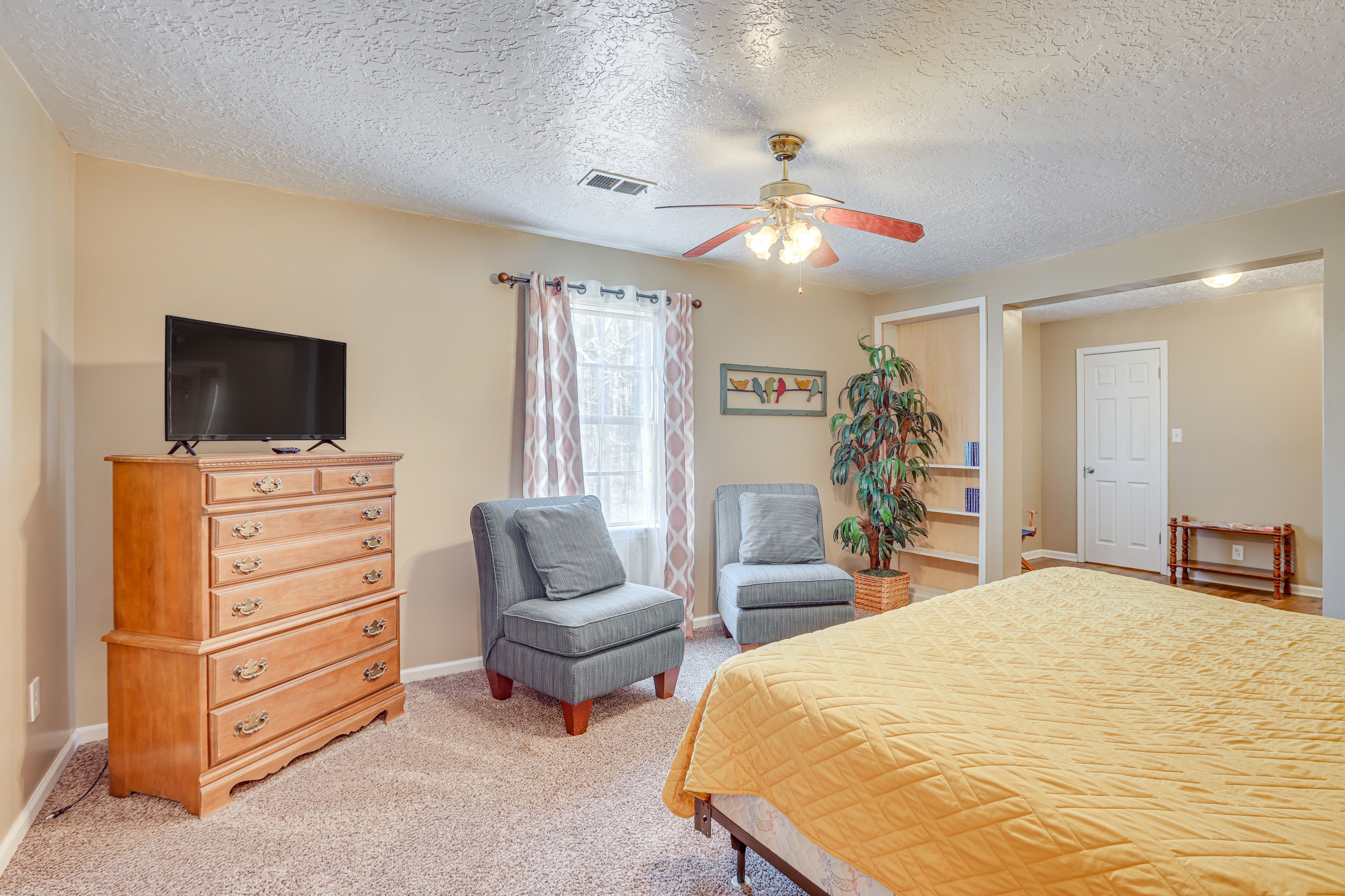 Bedroom 1 | King Bed