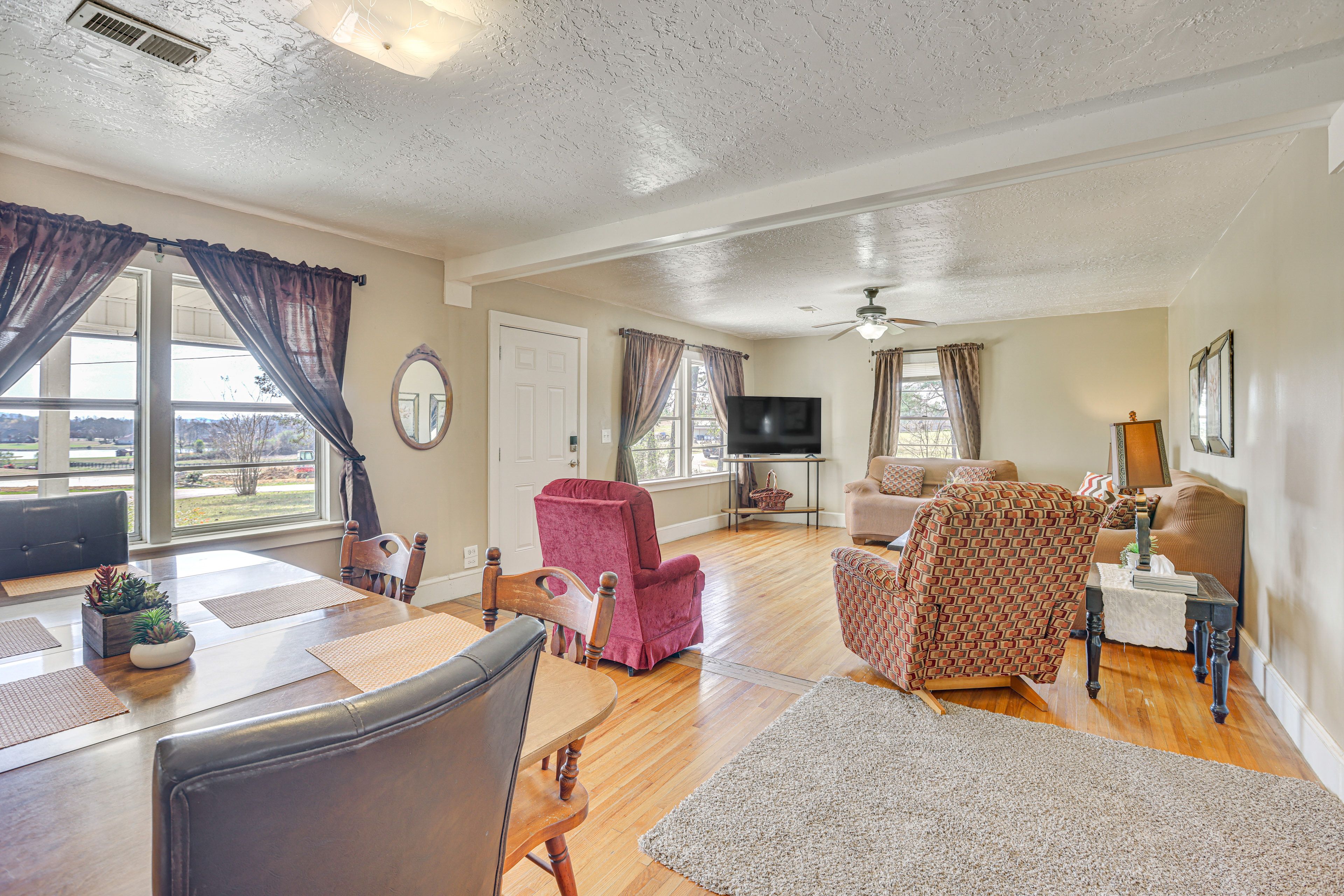 Dining Area | Dishware & Flatware