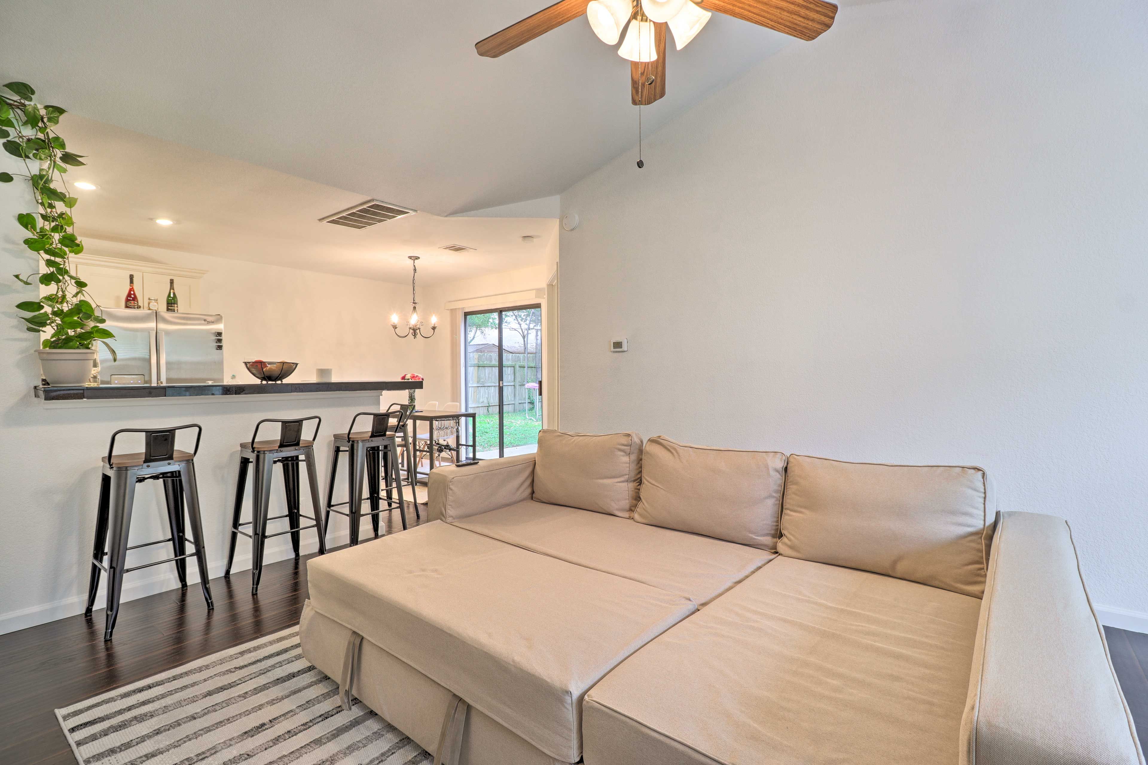 Living Room | Central A/C & Heating