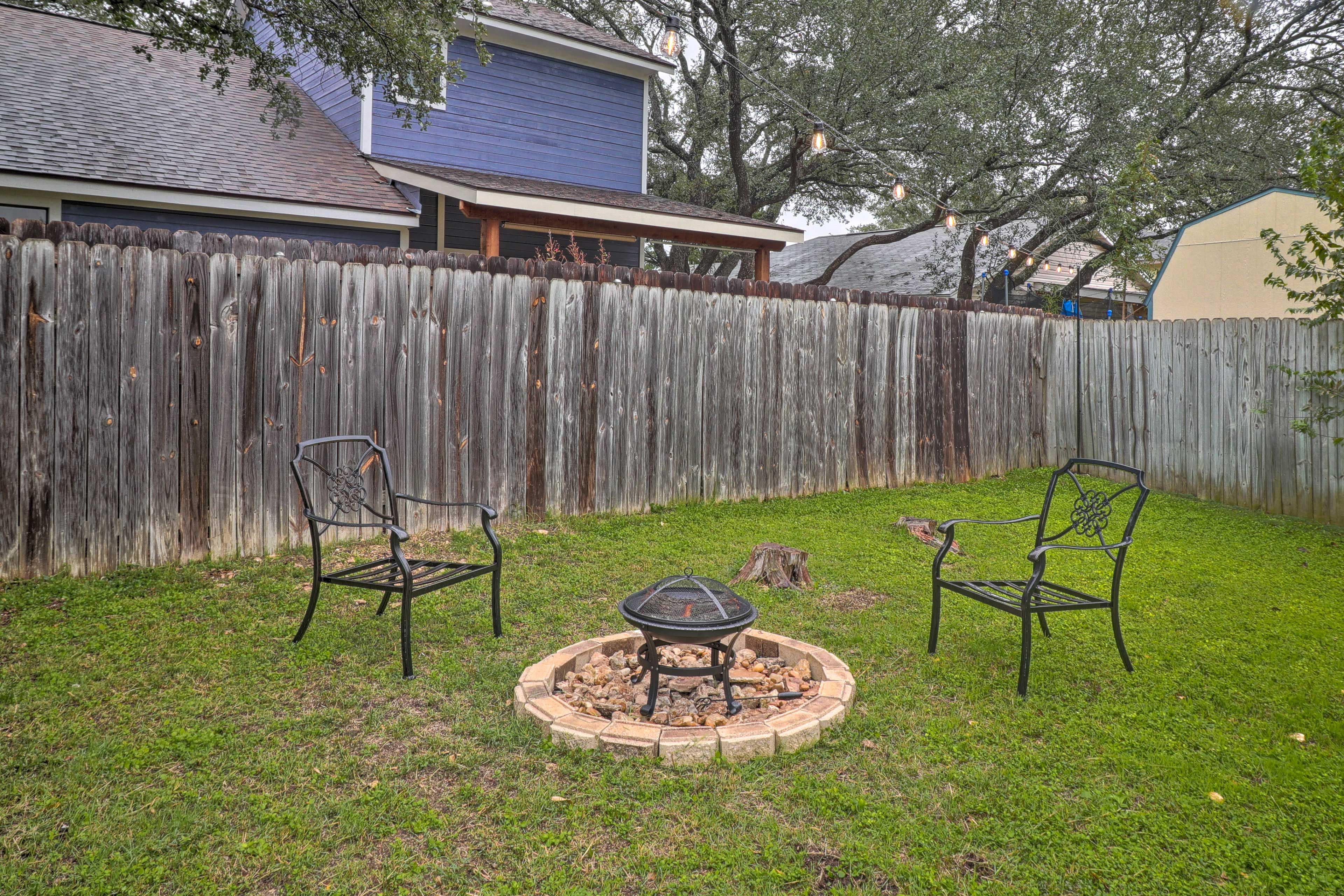 Fenced-In Backyard | Fire Pit | Trampoline
