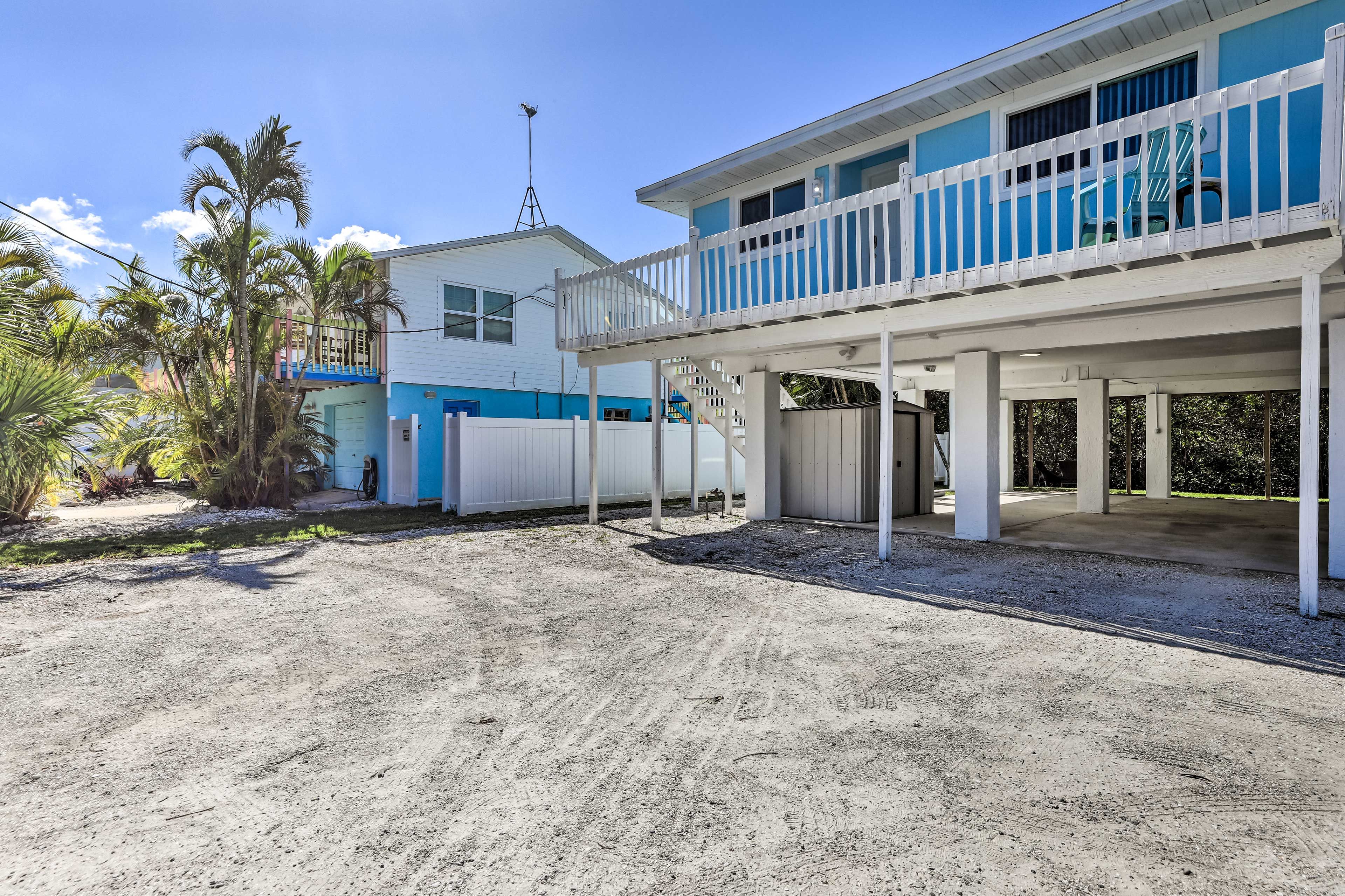 Parking | Garage (2 Vehicles) | Driveway (2 Vehicles) | RV/Trailer Parking