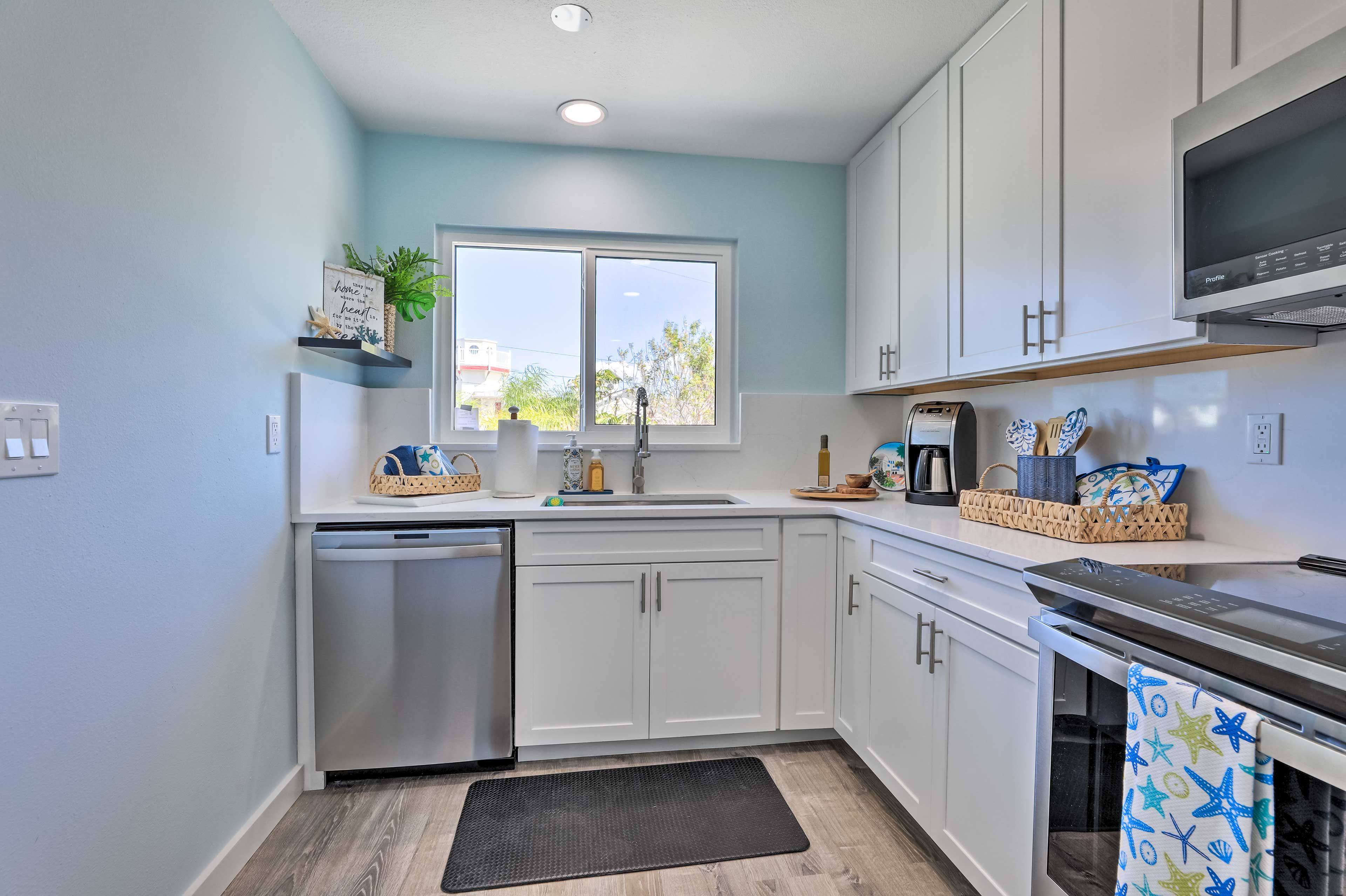 Kitchen | Coffee Maker | Toaster | Complimentary Spices