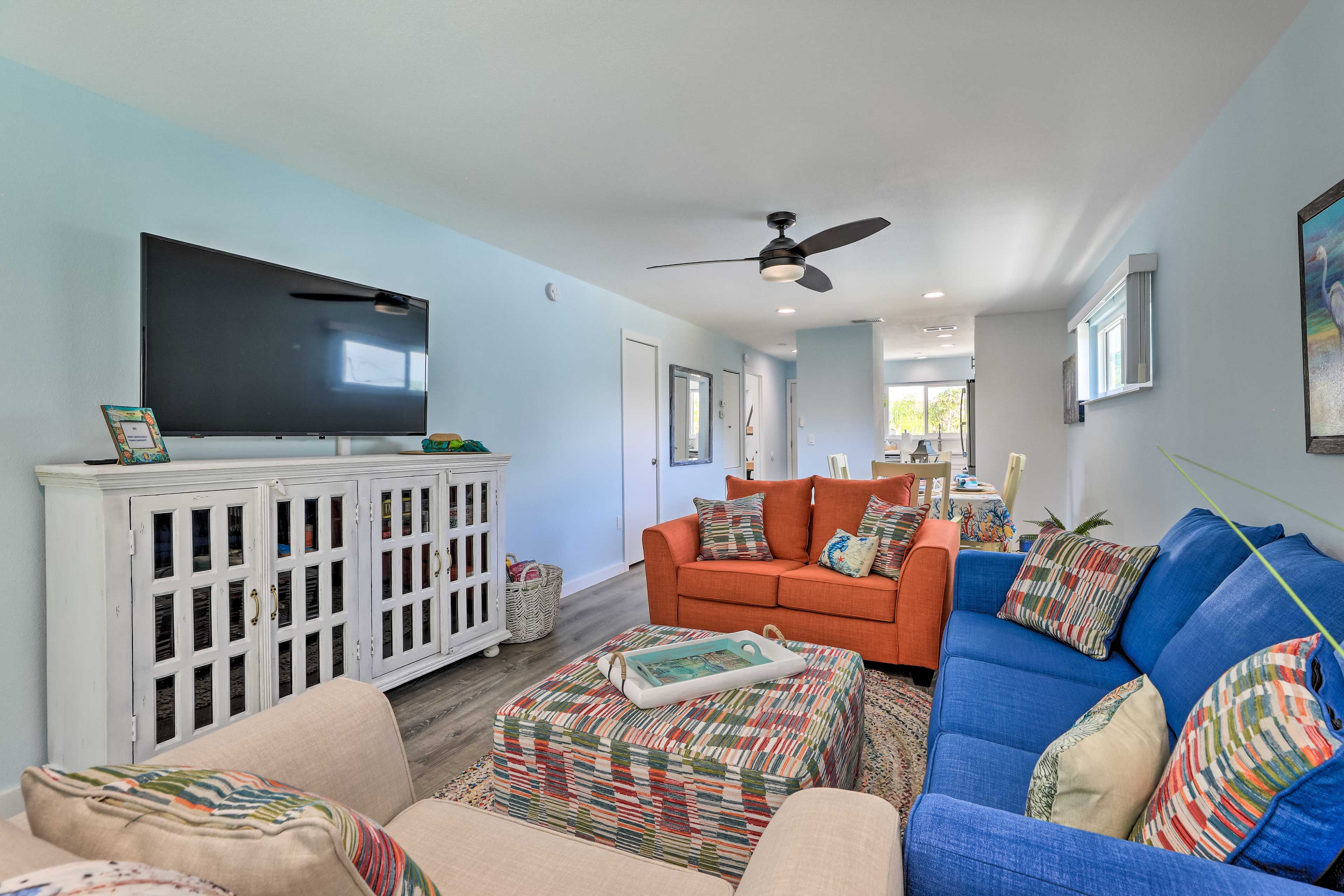 Living Room | Central Air Conditioning | Beach Gear |