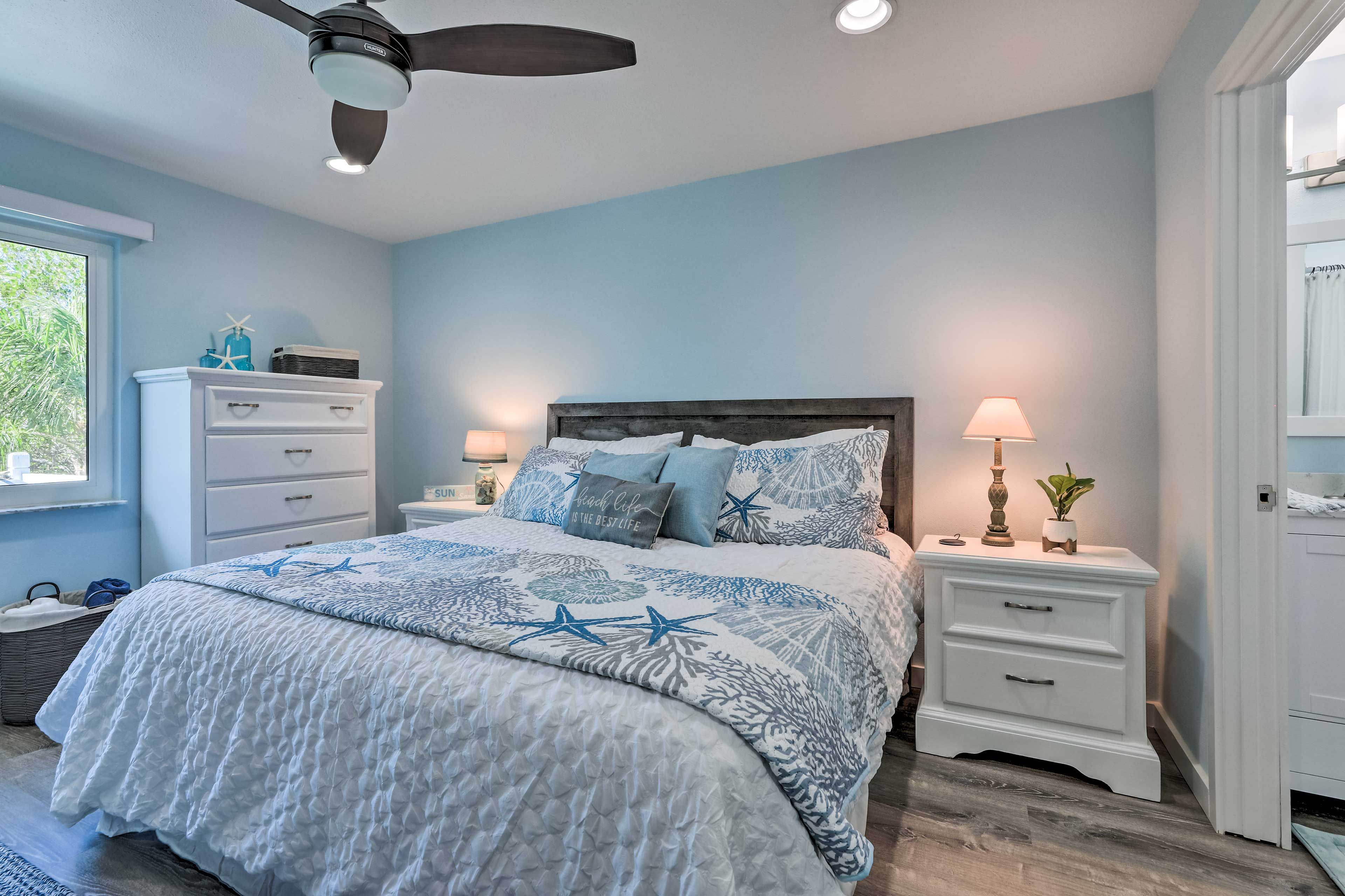 Bedroom 1 | King Bed | En-Suite Bathroom