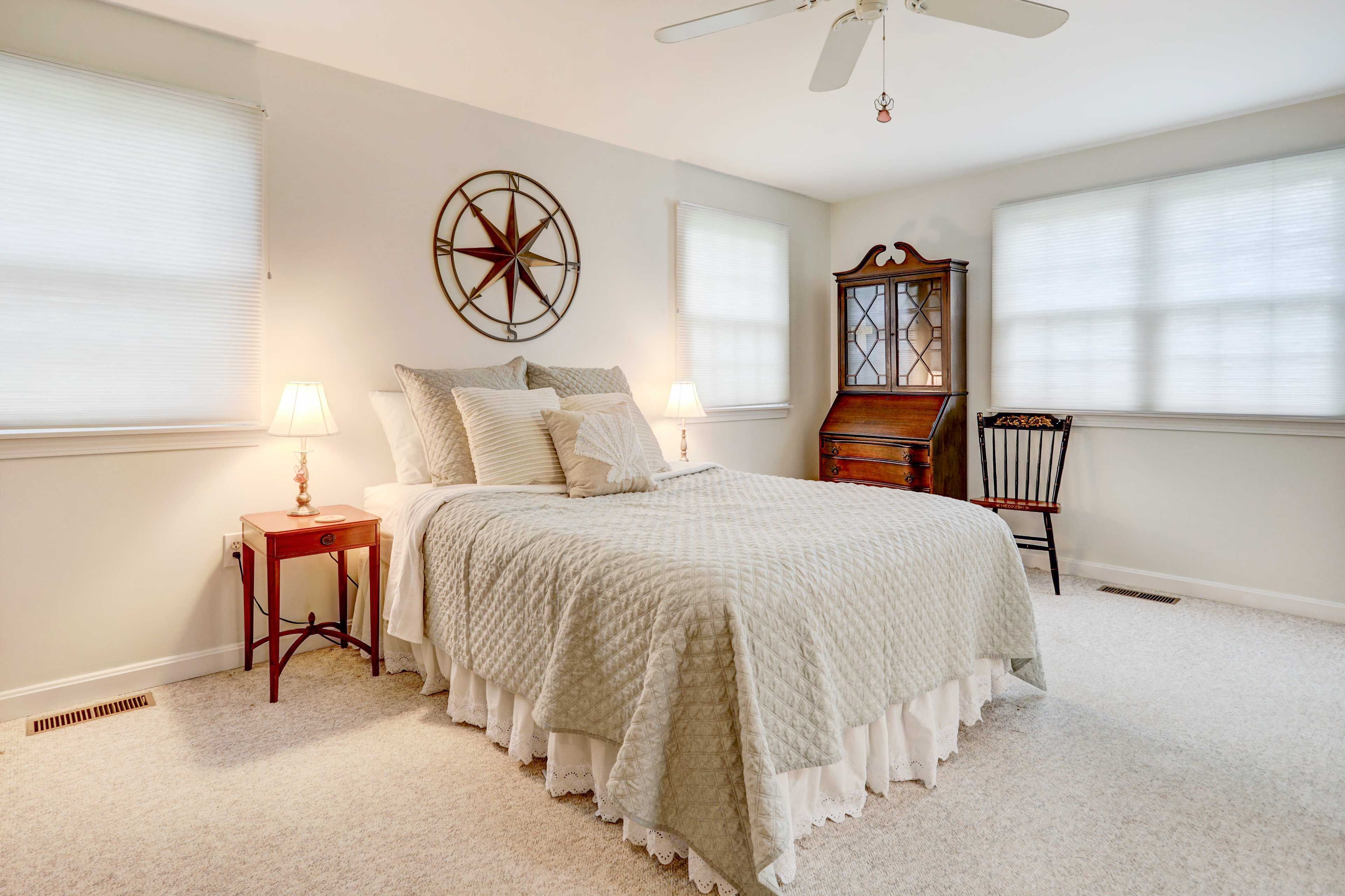 Bedroom 1 | Queen Bed | En-Suite Bathroom