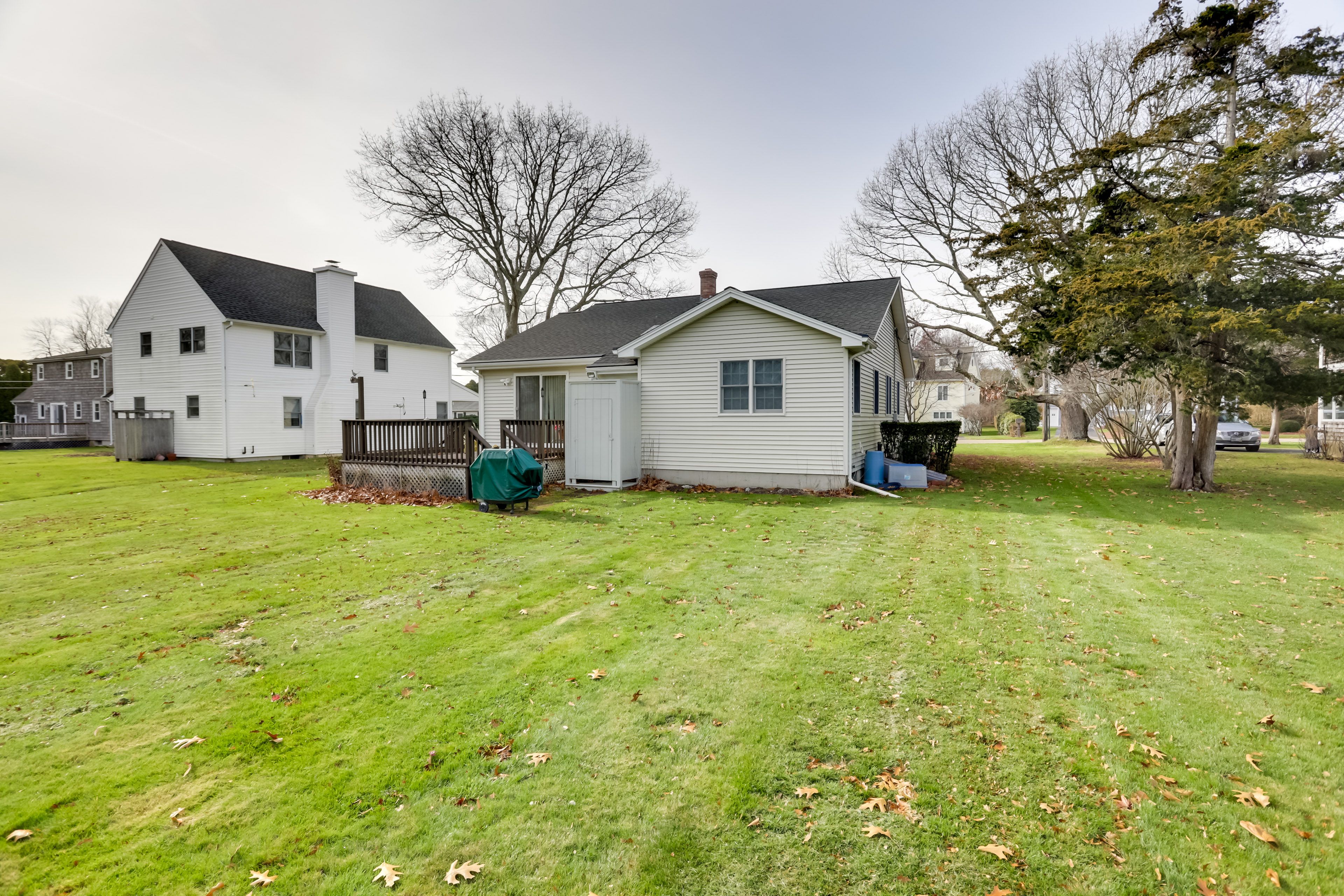 Large Backyard | Gas Grill | Outdoor Shower