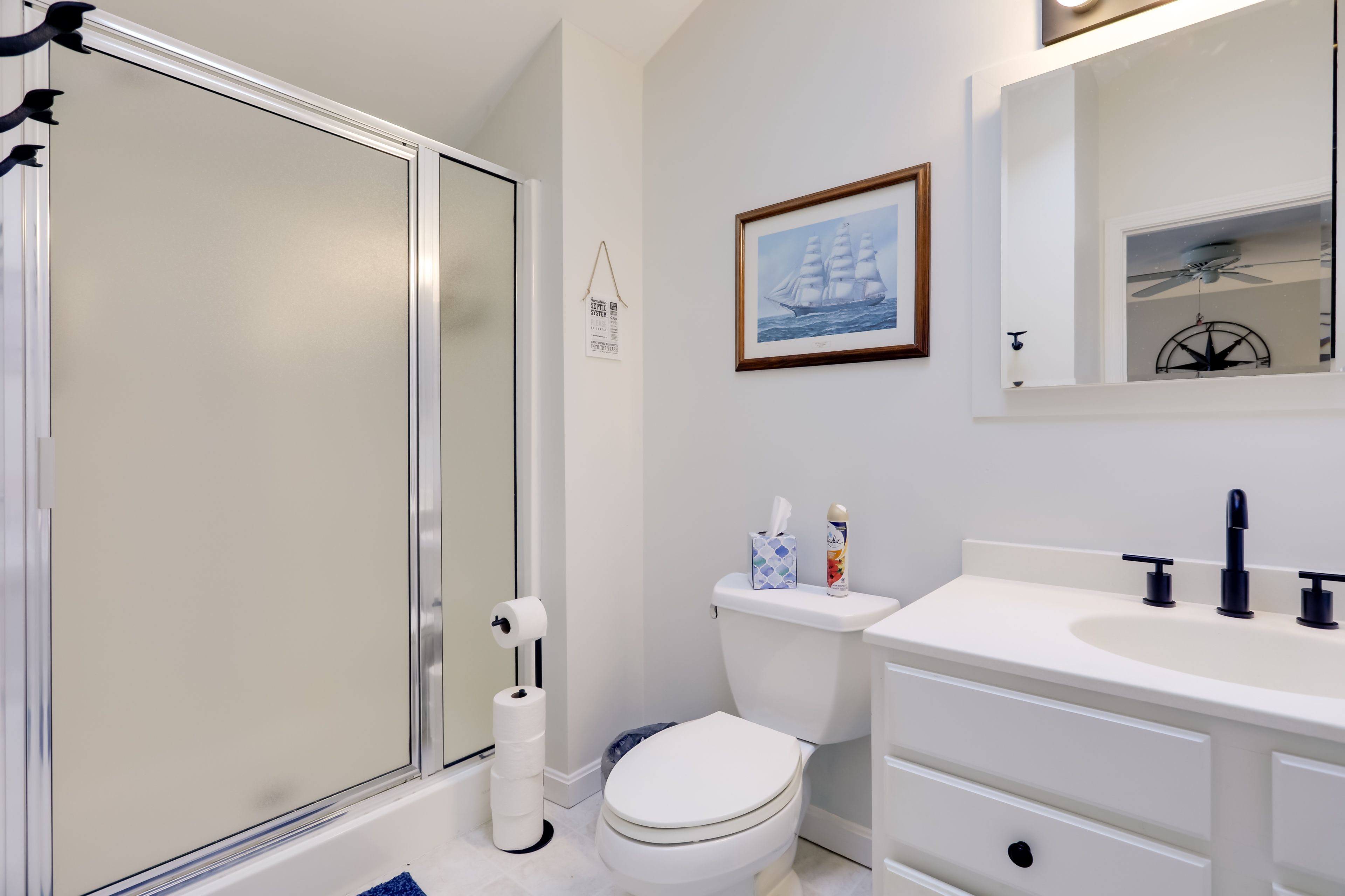 En-Suite Bathroom | Towels Provided | Complimentary Toiletries | Jetted Tub