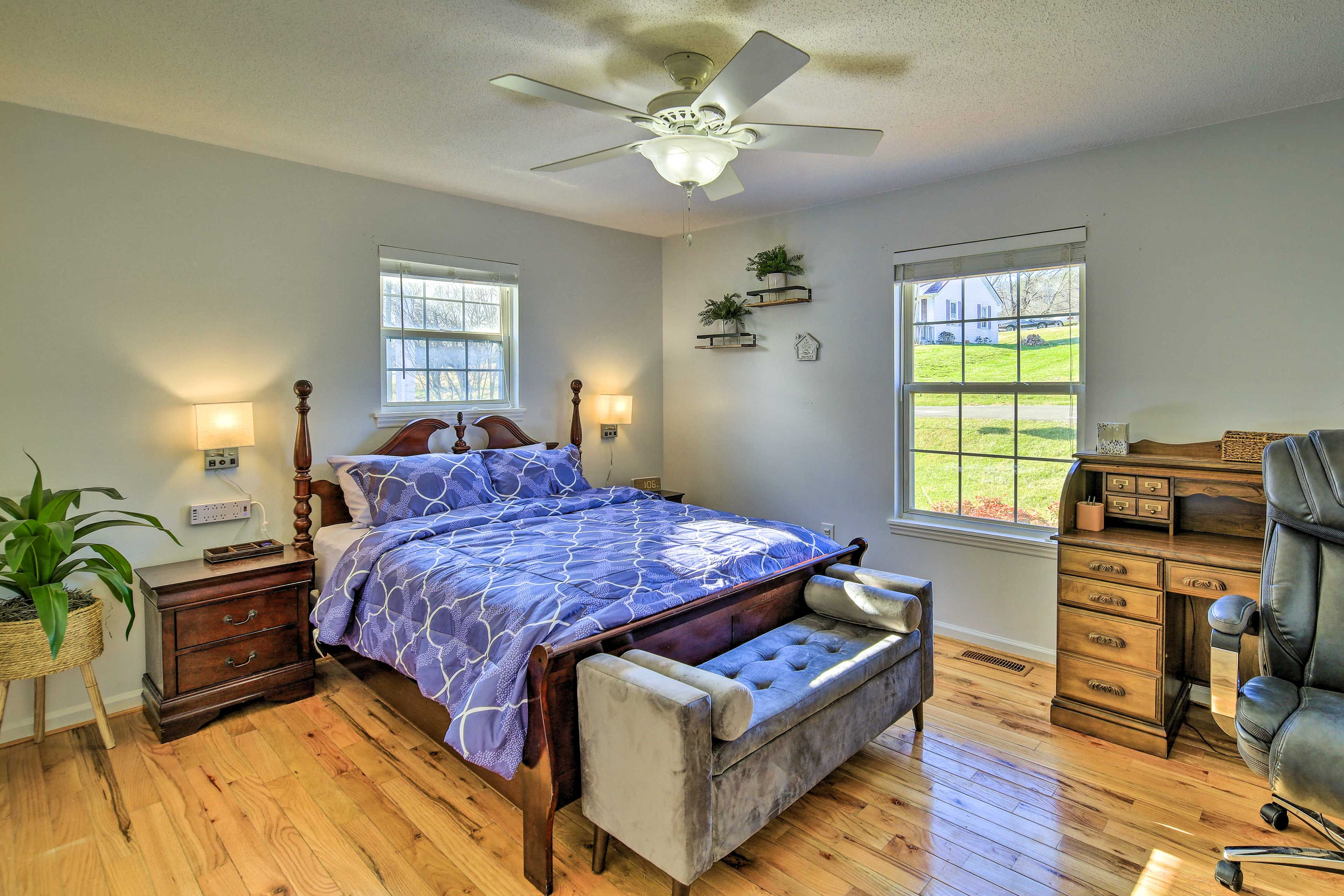 Bedroom 2 | Queen Bed | Smart TV | Laptop-Friendly Workspace