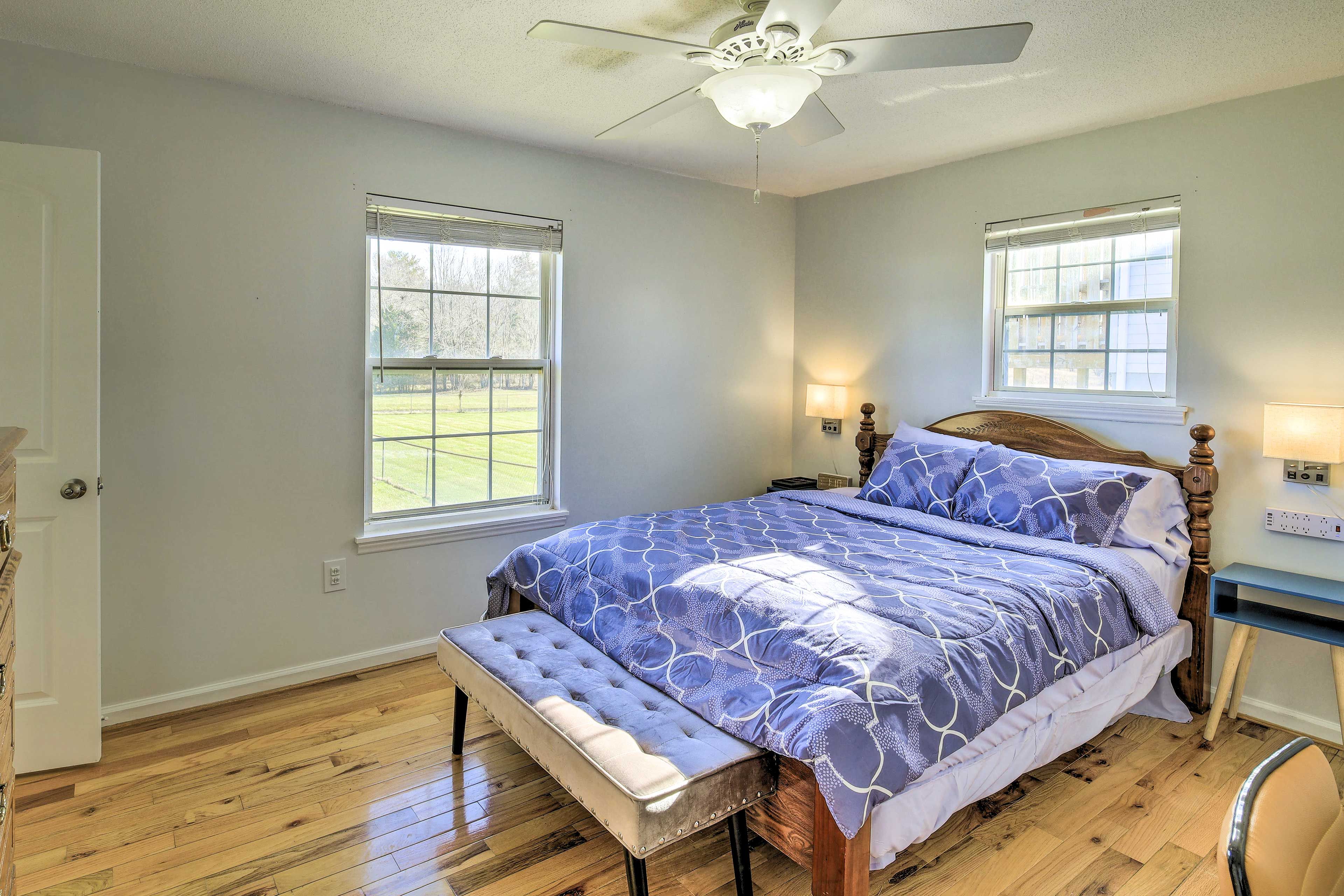 Bedroom 1 | Queen Bed | Smart TV | Laptop-Friendly Workspace