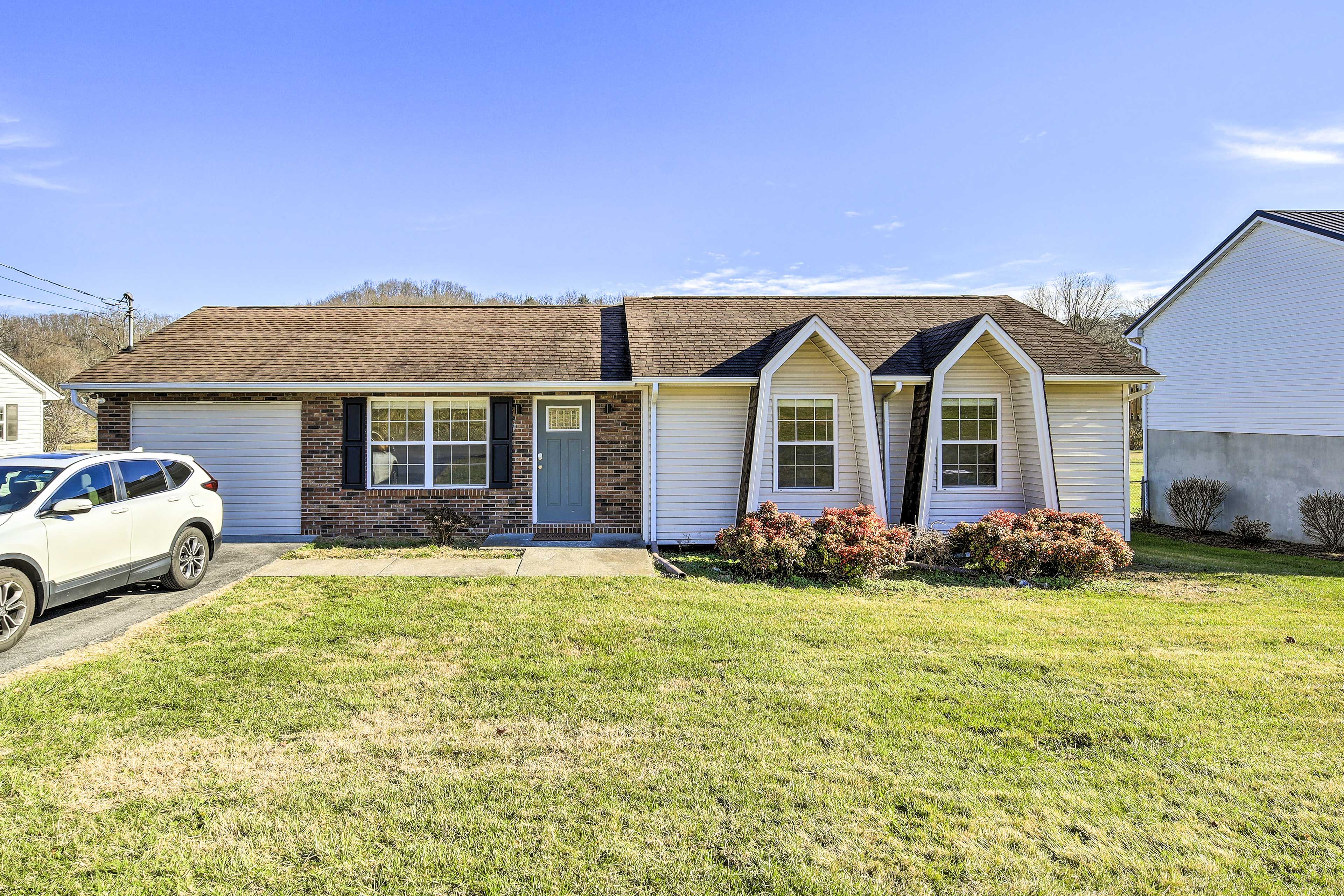Bristol Vacation Rental | 3BR | 2BA | 1,050 Sq Ft | 1 Step