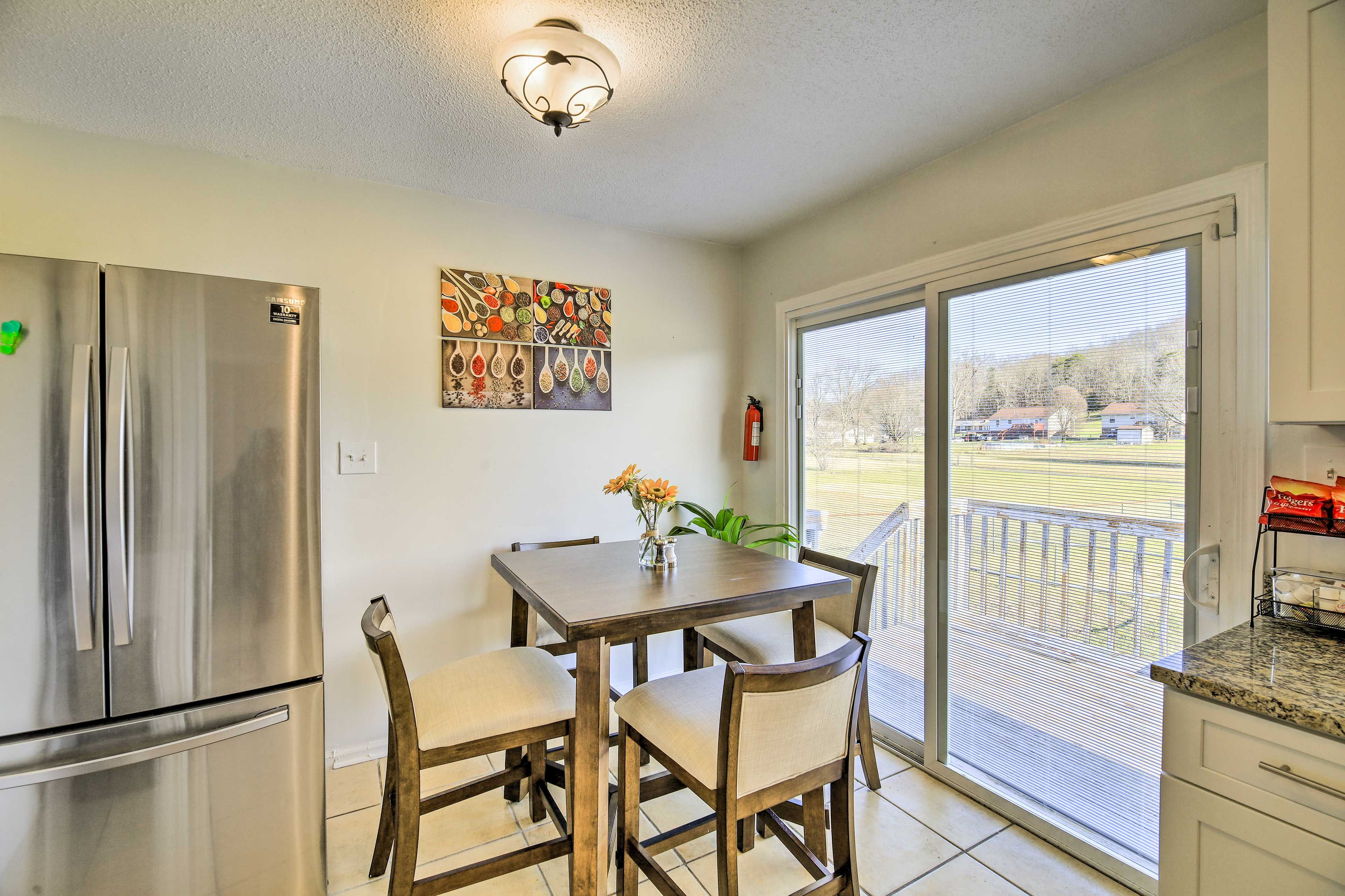 Dining Room | Dishware/Flatware Provided