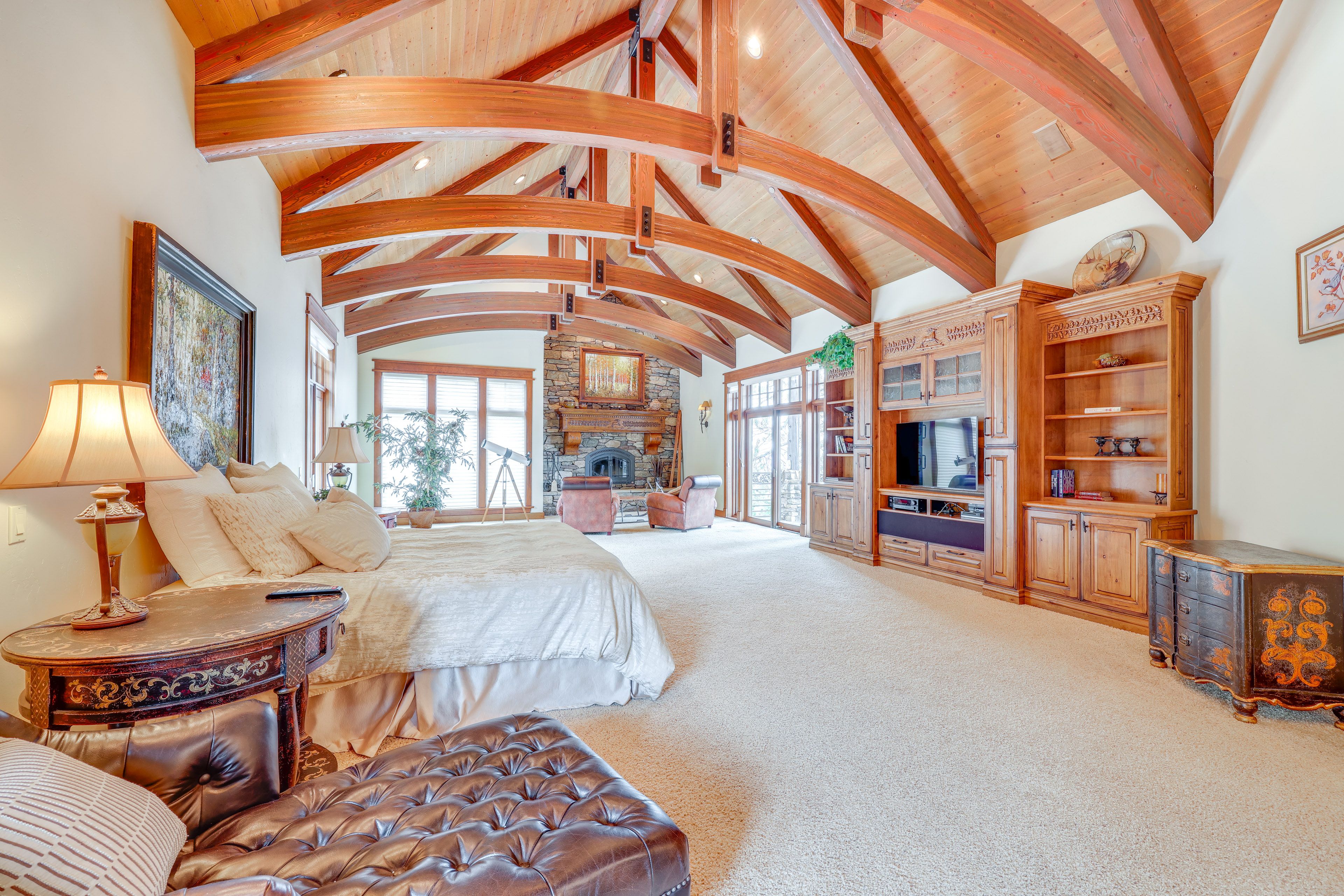 Bedroom 1 | Upper Level | King Bed | Smart TV | Fireplace | Balcony Access