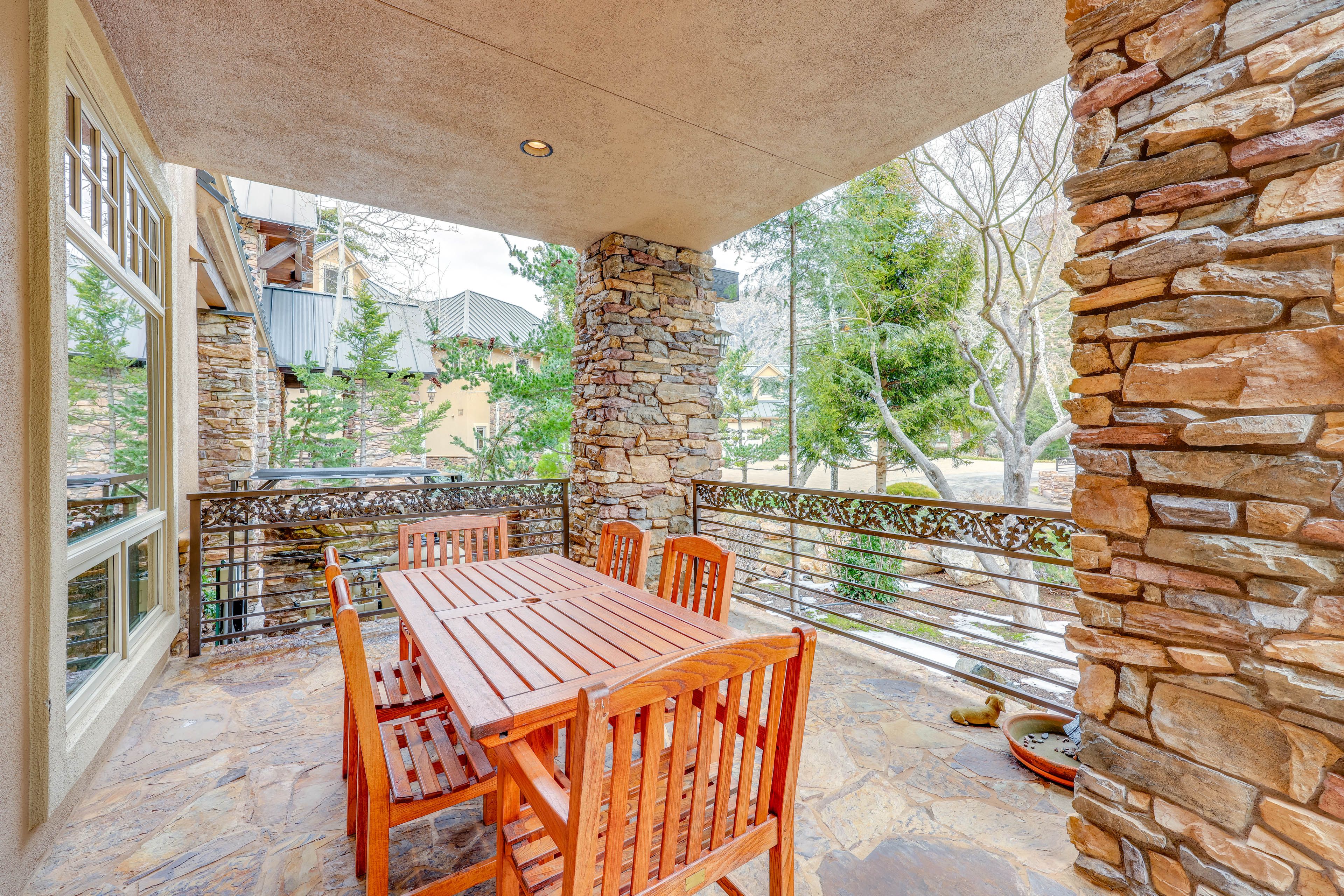 Covered Patio | Outdoor Dining Area