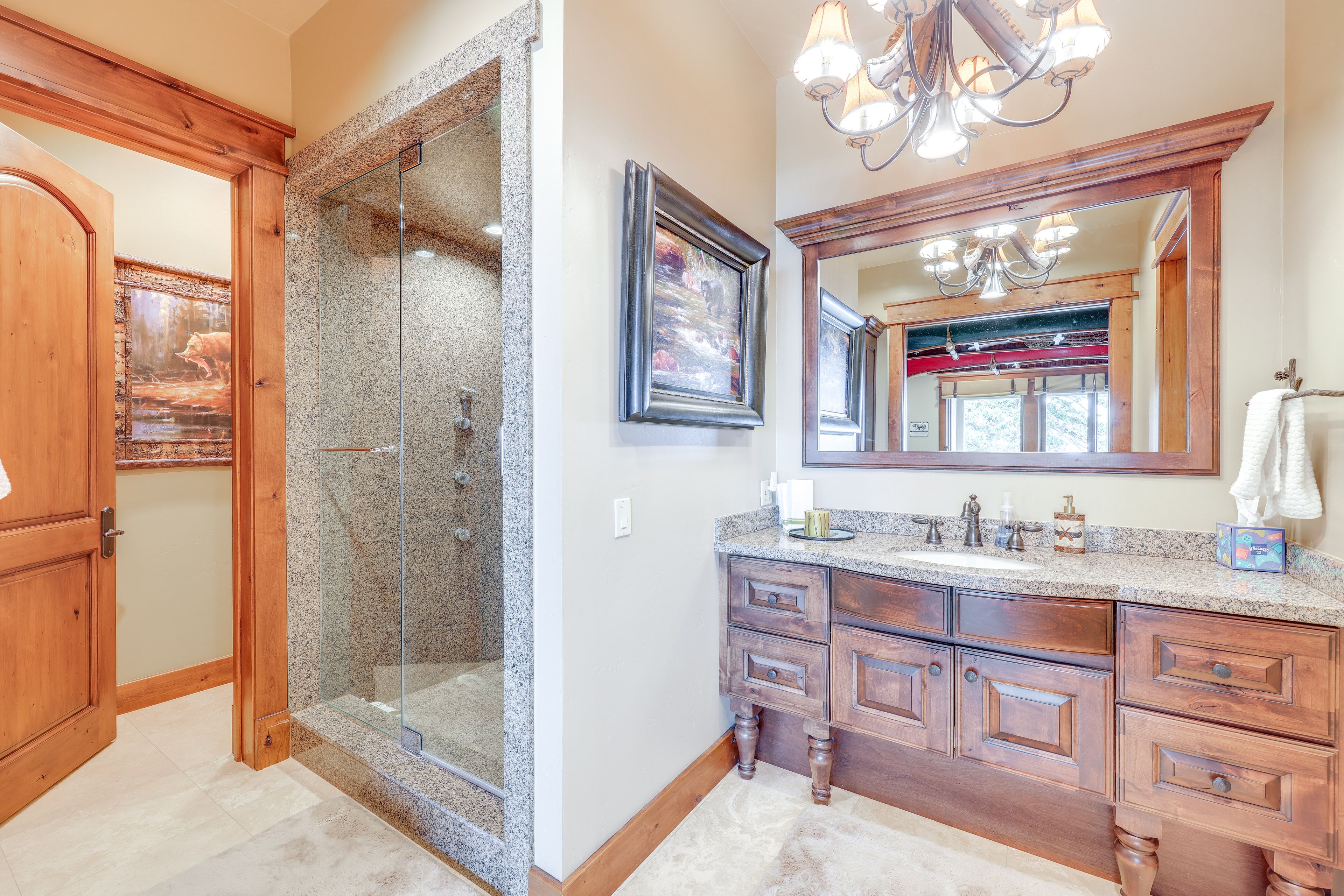 En-Suite Bathroom | Upper Level | Walk-In Closet