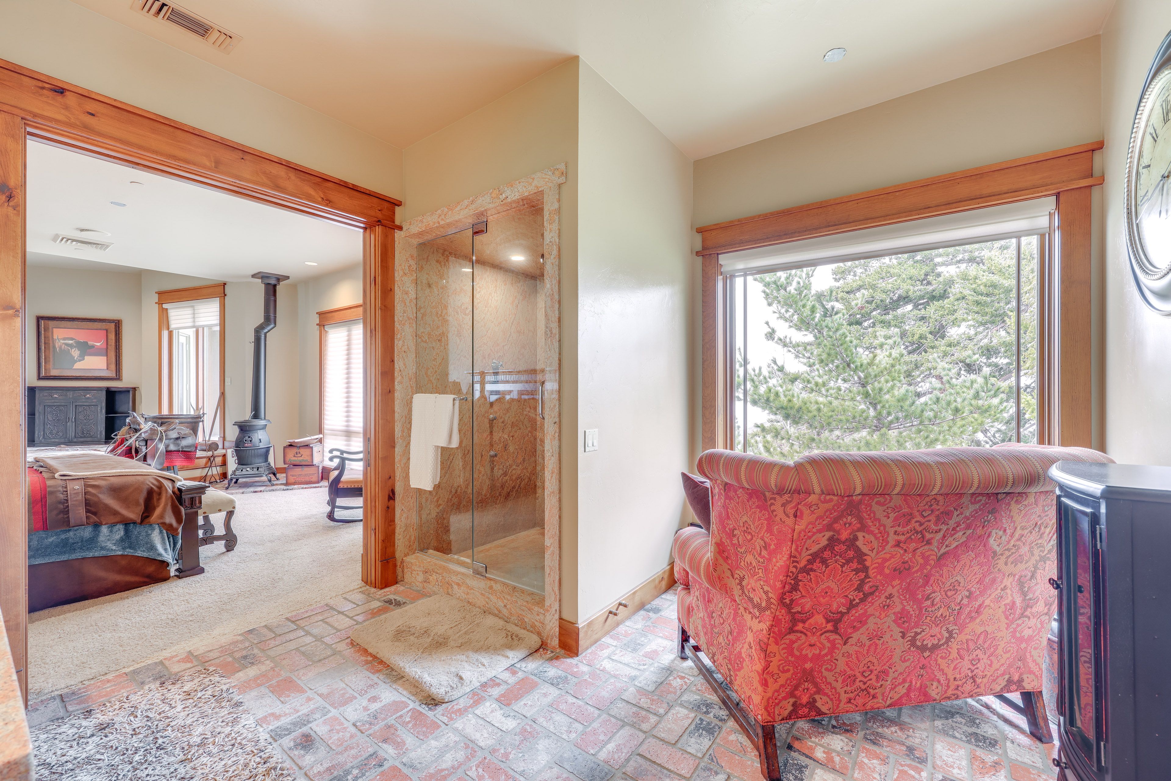 En-Suite Bathroom | Upper Level | Complimentary Toiletries | Hair Dryer