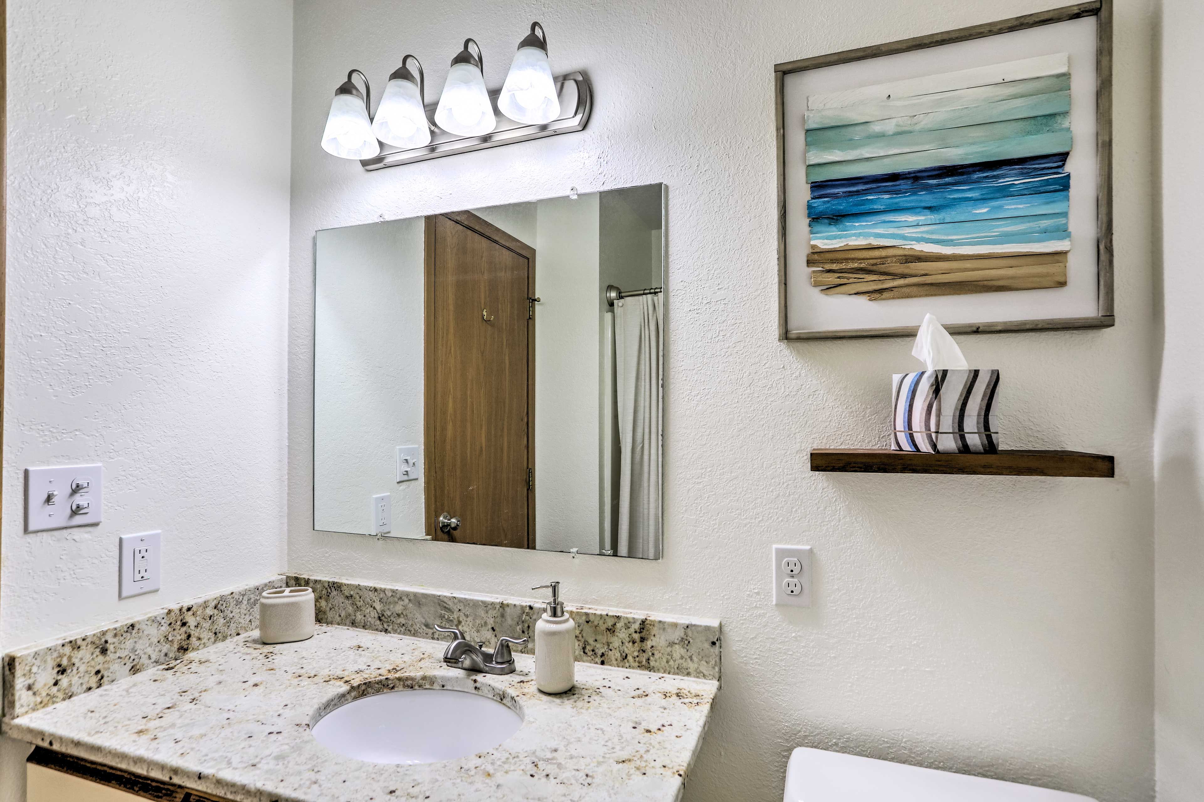 Full Bathroom | Towels Provided | Hair Dryer