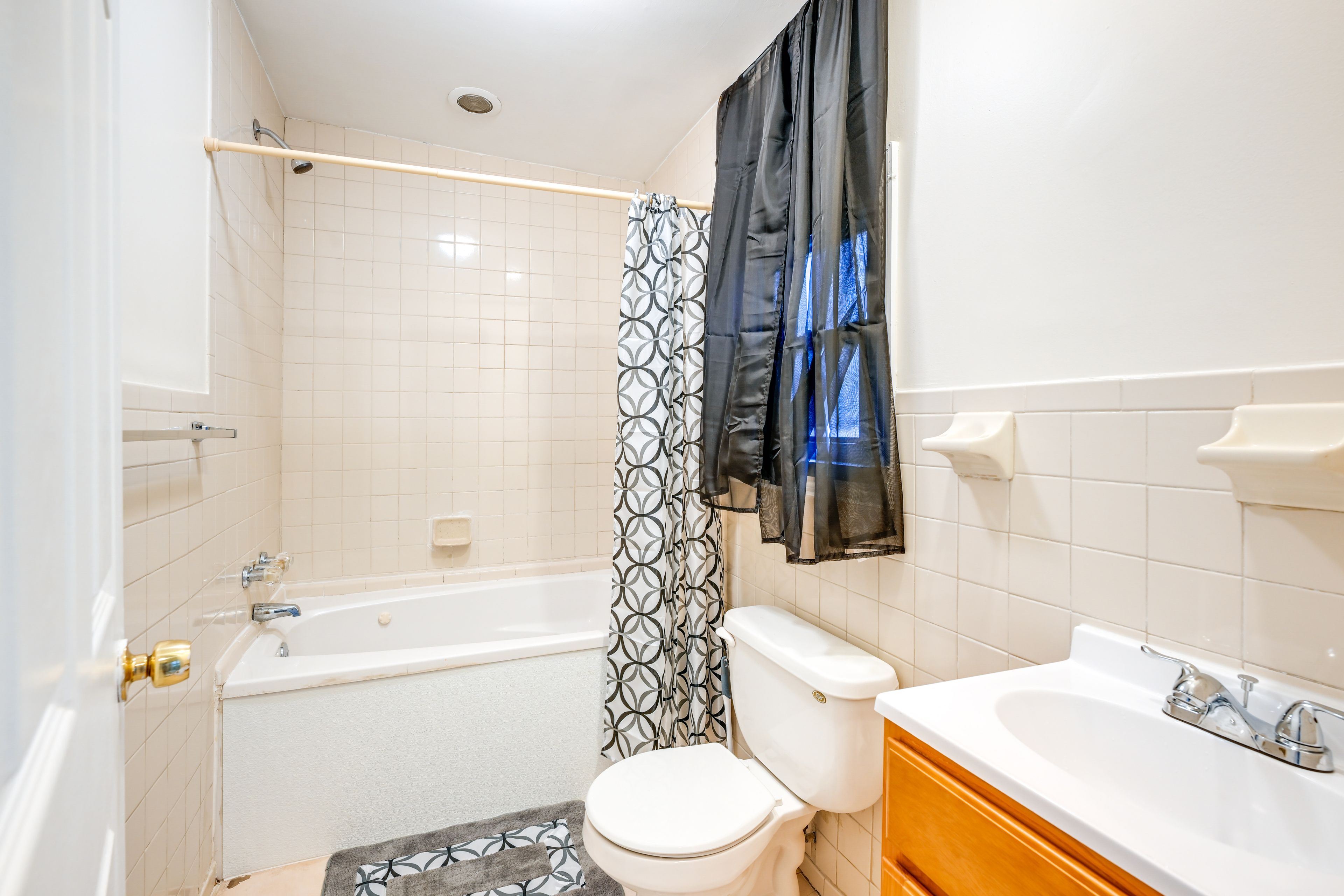 Bathroom | Towels Provided | Complimentary Toiletries