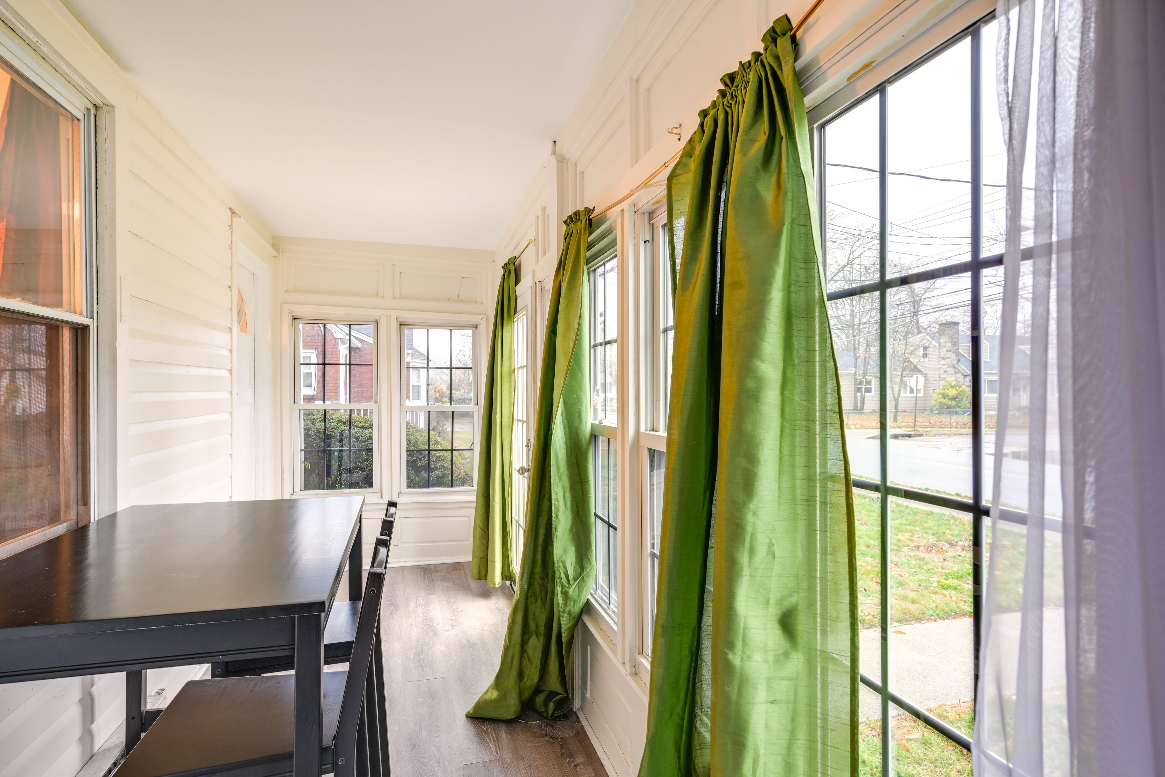 Dining Area | Dishware & Flatware Provided