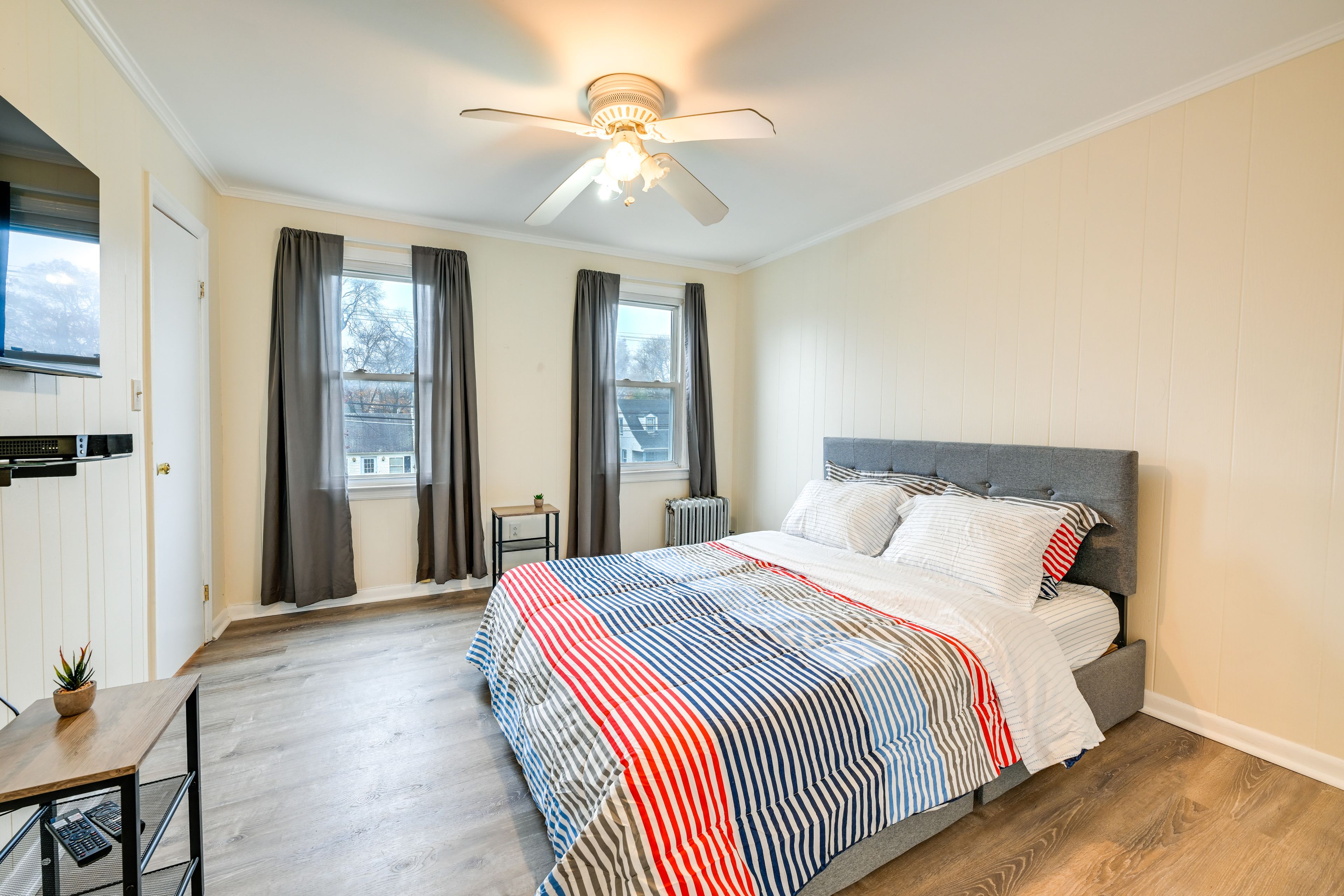 Bedroom 2 | Queen Bed | Flat-Screen TV w/ Cable | Walk-In Closet