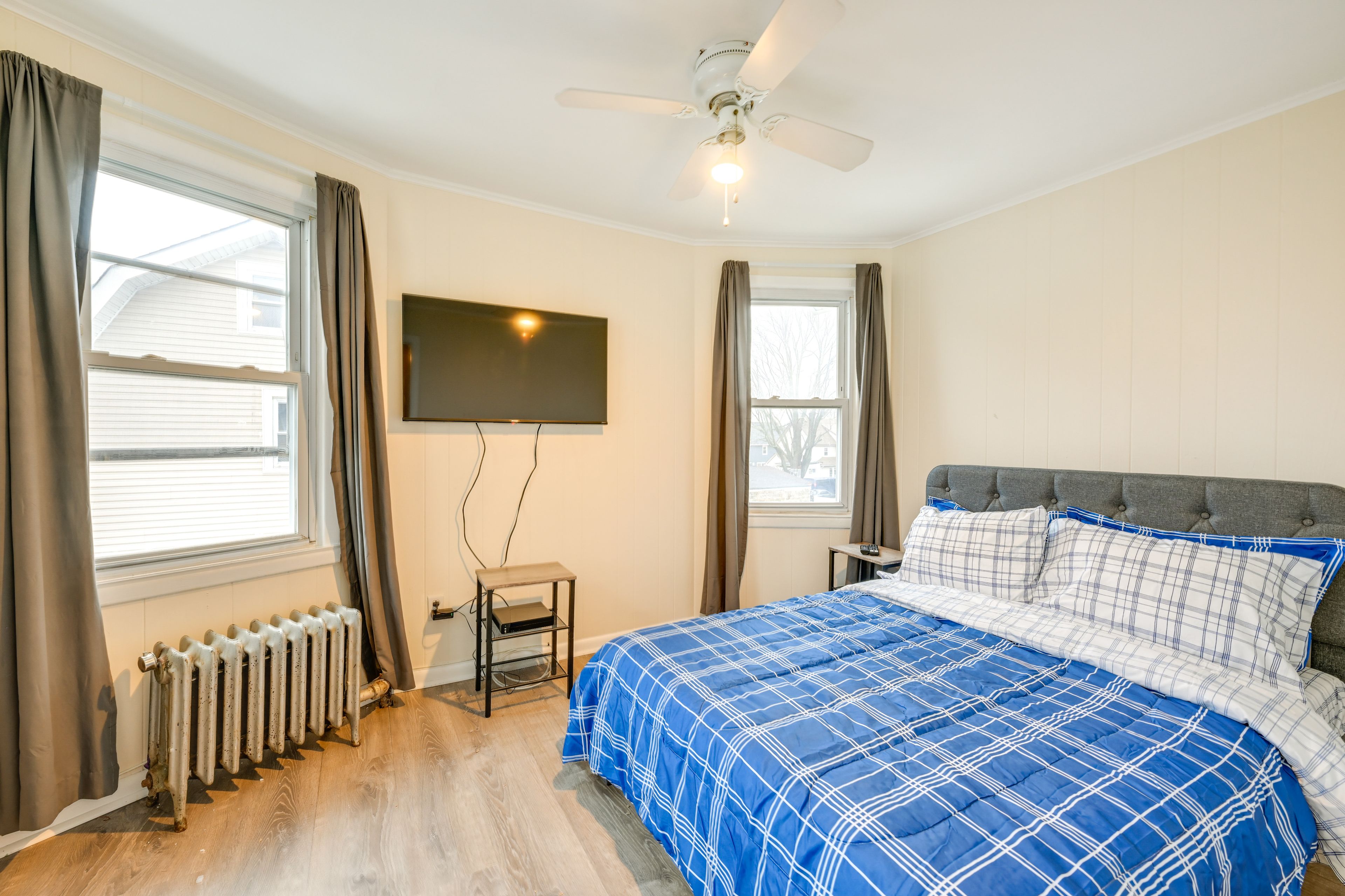 Bedroom 4 | Full Bed | Flat-Screen TV w/ Cable