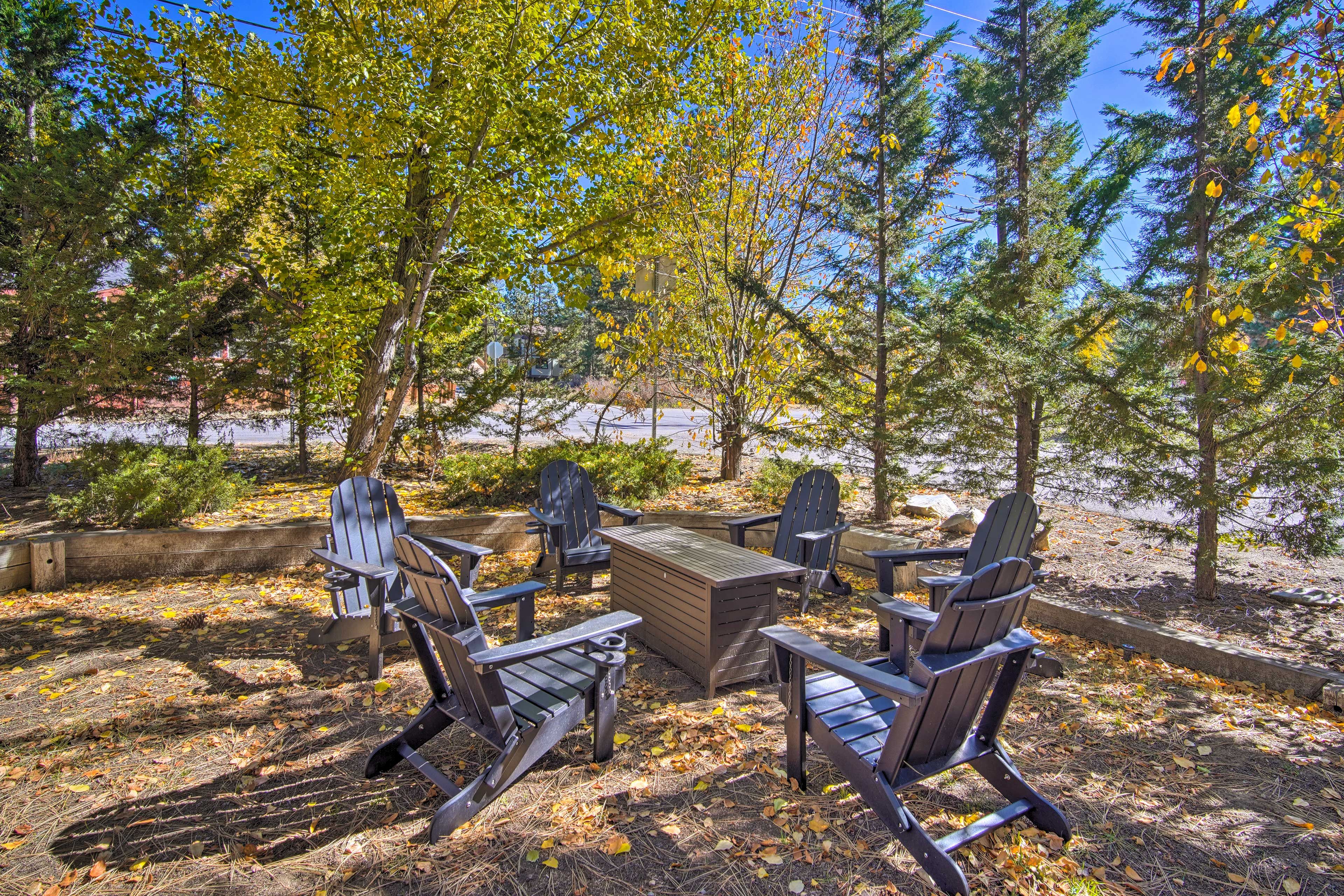 Private Backyard | Gas Fire Pit