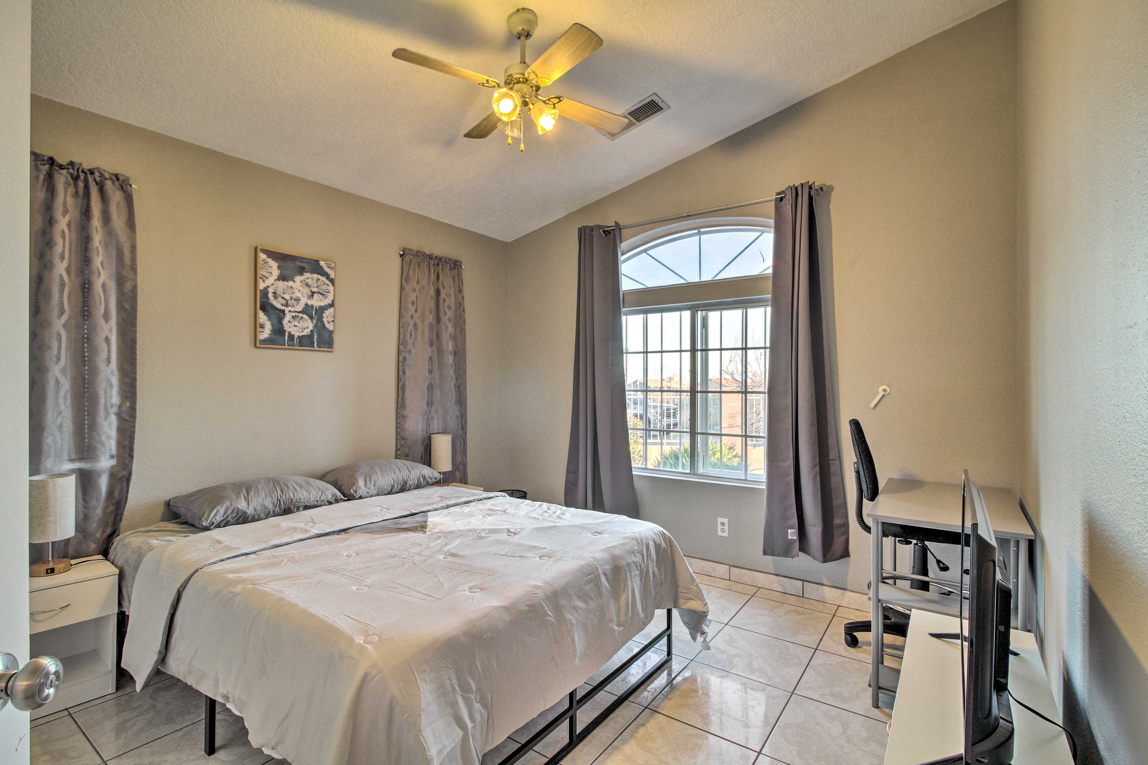 Bedroom 3 | Queen Bed