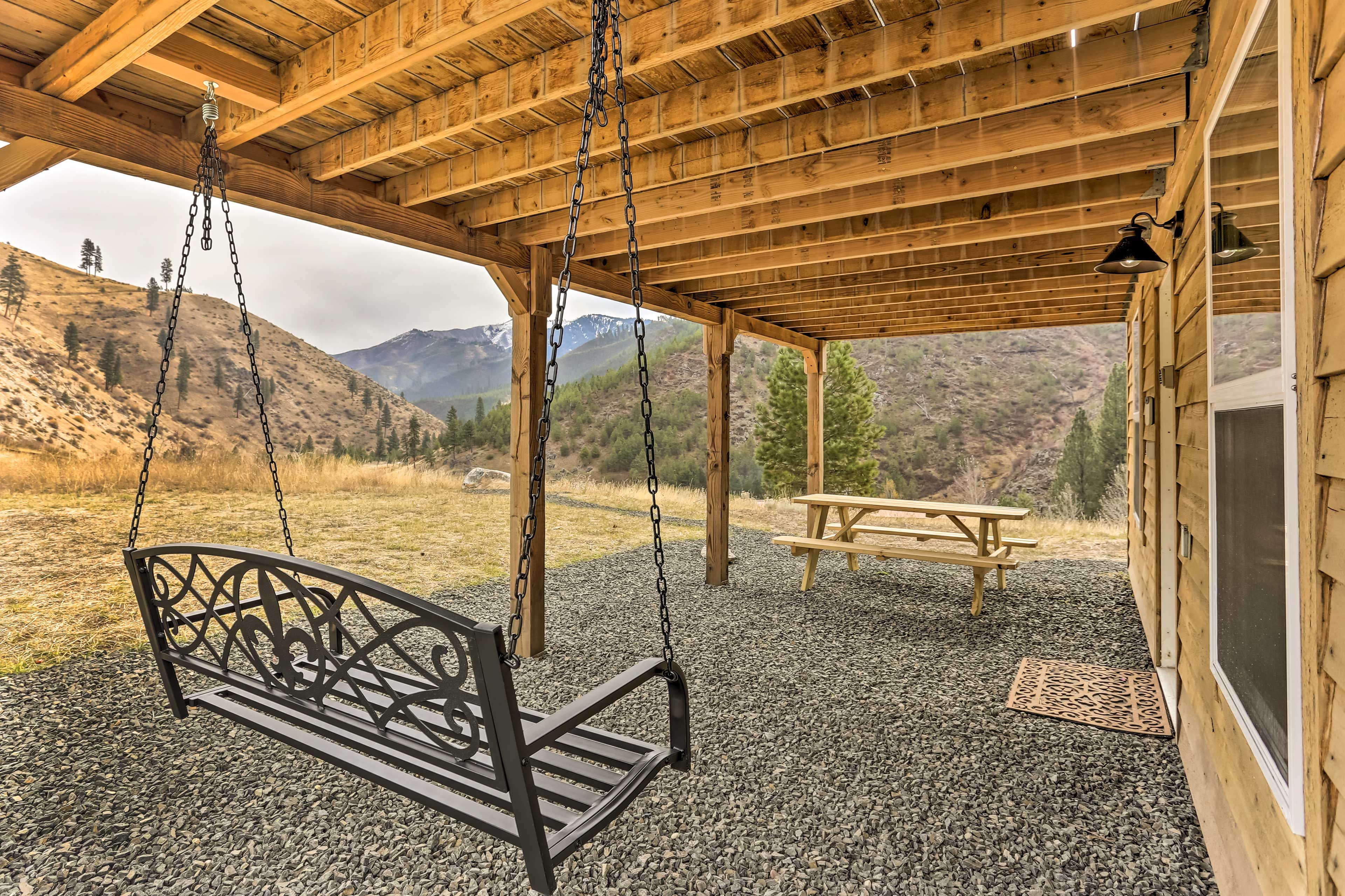 Private Patio | Fishing, Hunting & Rafting | Walk to Payette River