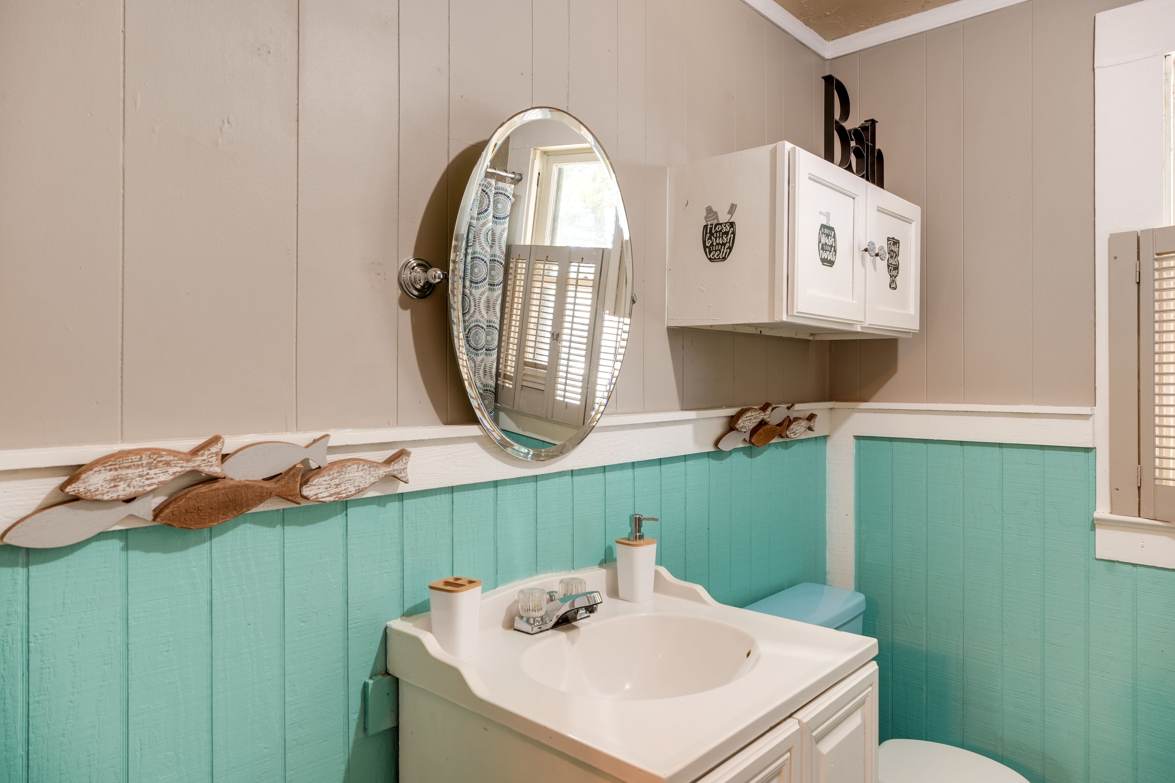 Full Bathroom | Complimentary Toiletries