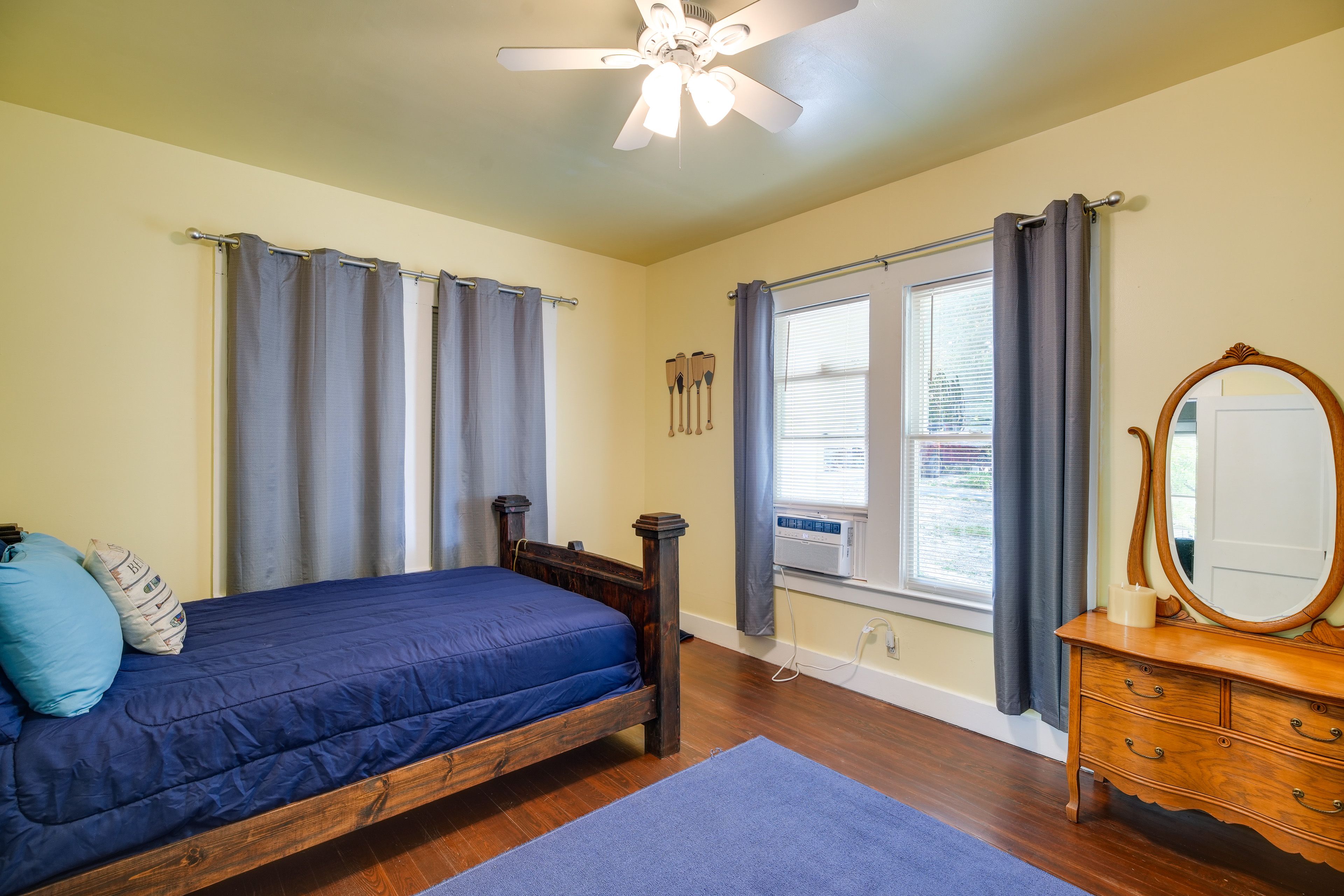 Bedroom | Queen Bed | Linens & Towels Provided