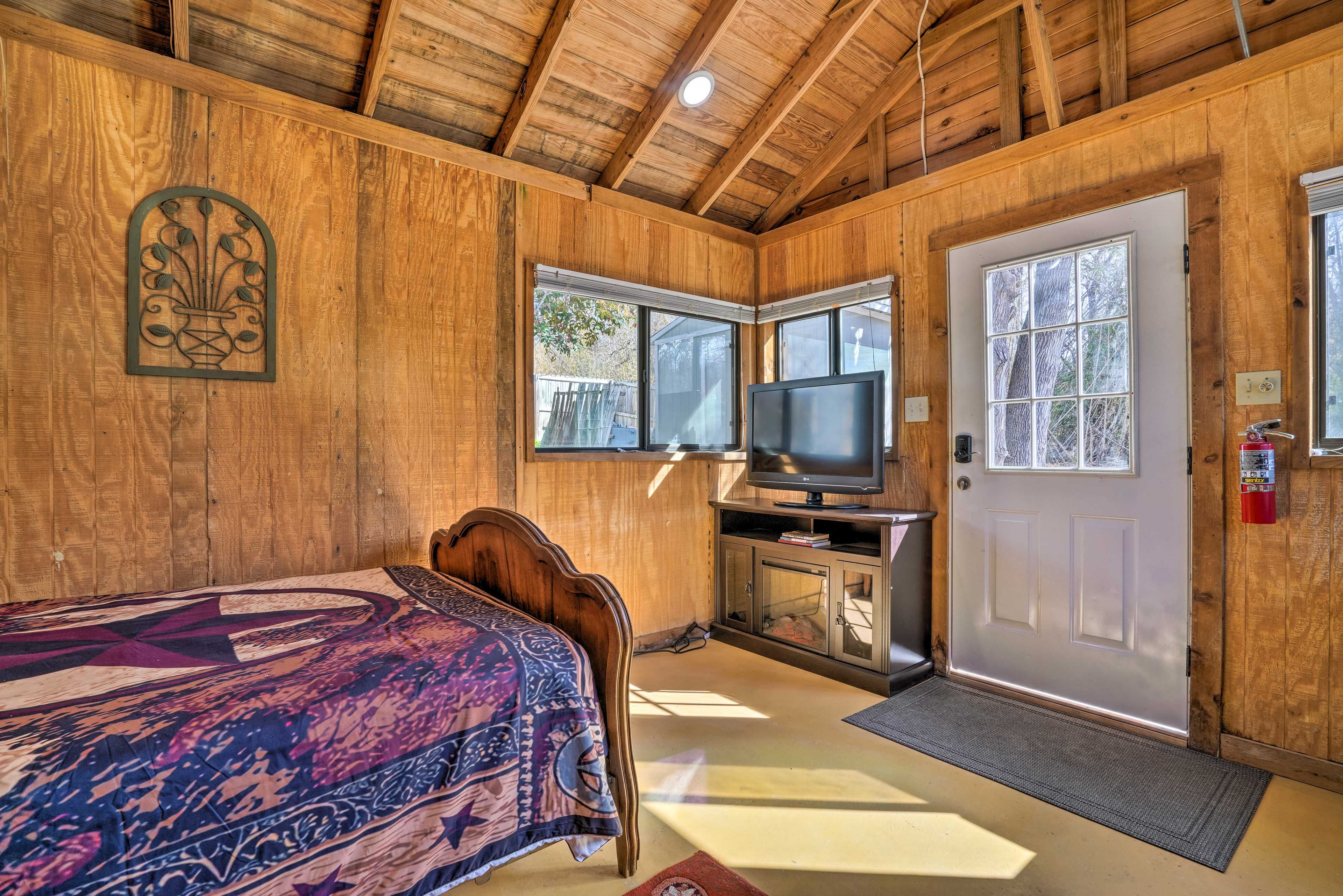 Studio | Smart TV | Electric Fireplace | Window A/C Unit