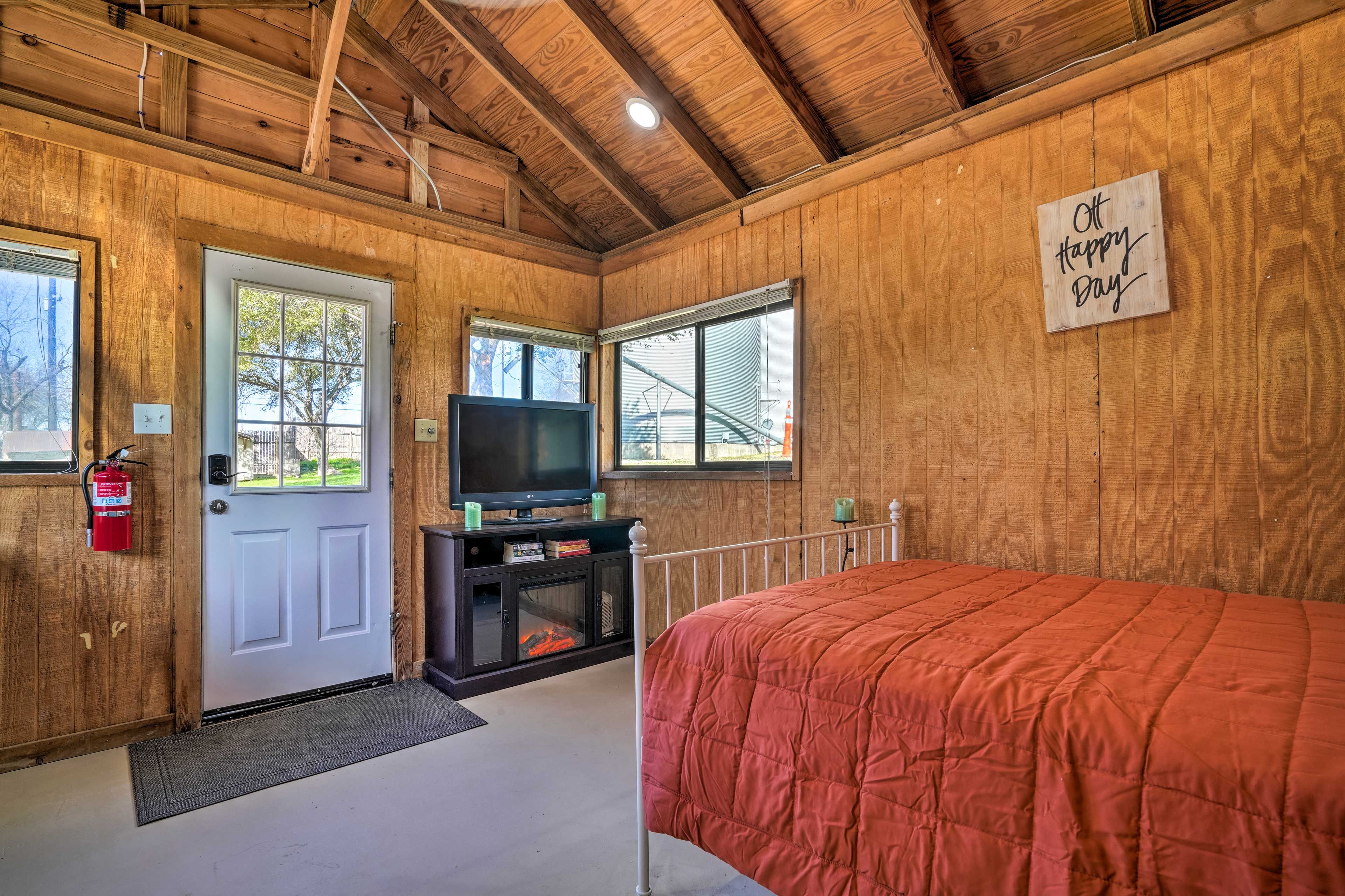 Studio | Smart TV | Electric Fireplace | Window A/C Unit
