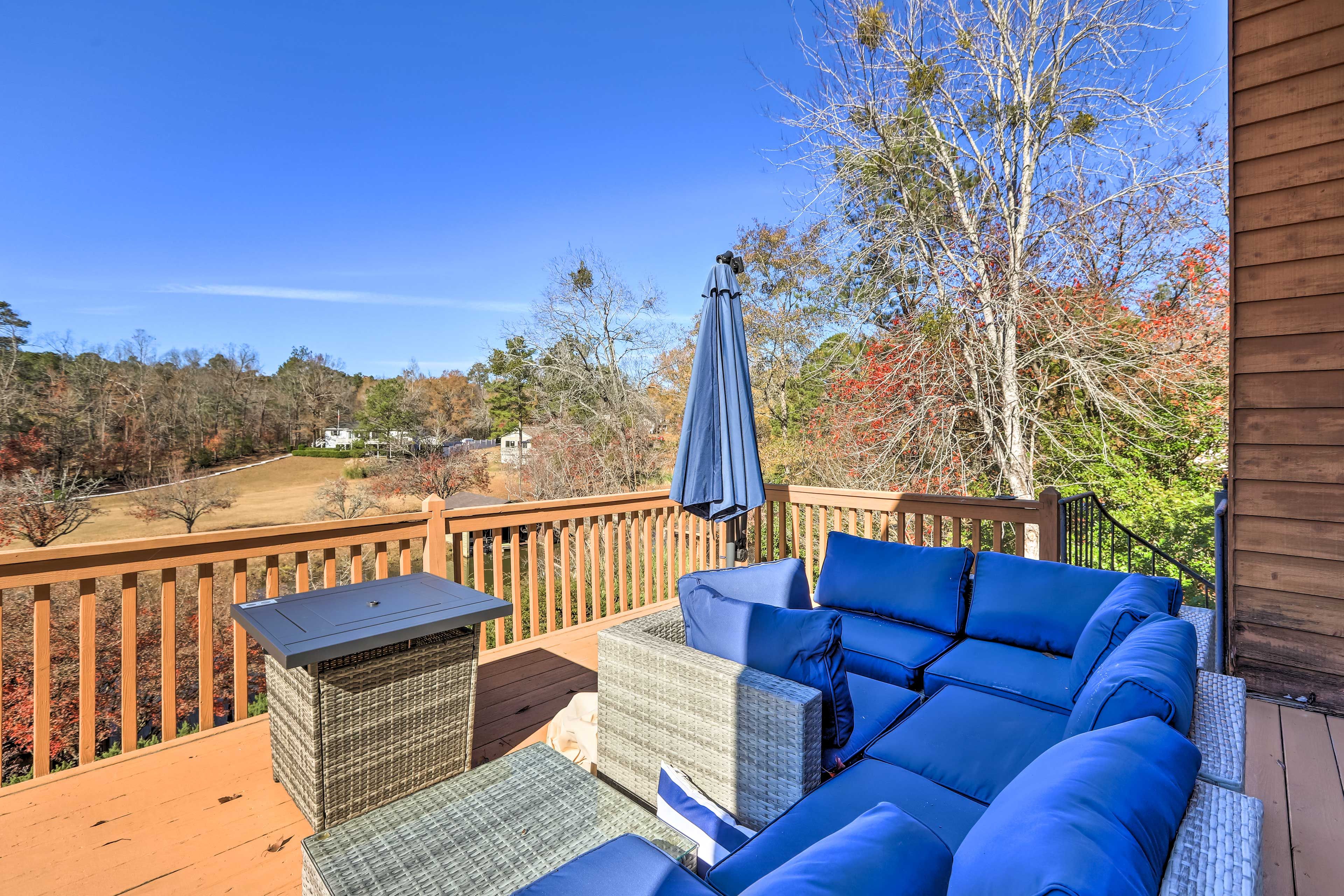 Macon Vacation Rental | 4BR | 3BA | 3,000 Sq Ft | Stairs Required to Access