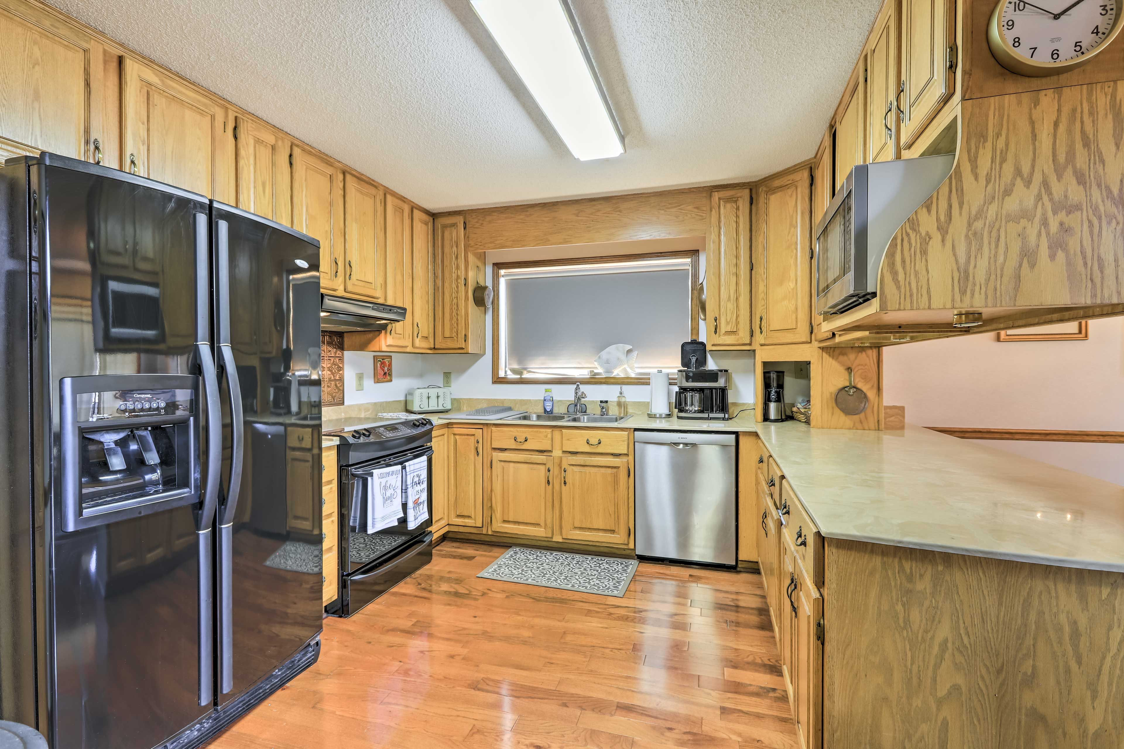 Kitchen | Cooking Basics | Coffee Maker | Paper Towels/Trash Bags Provided
