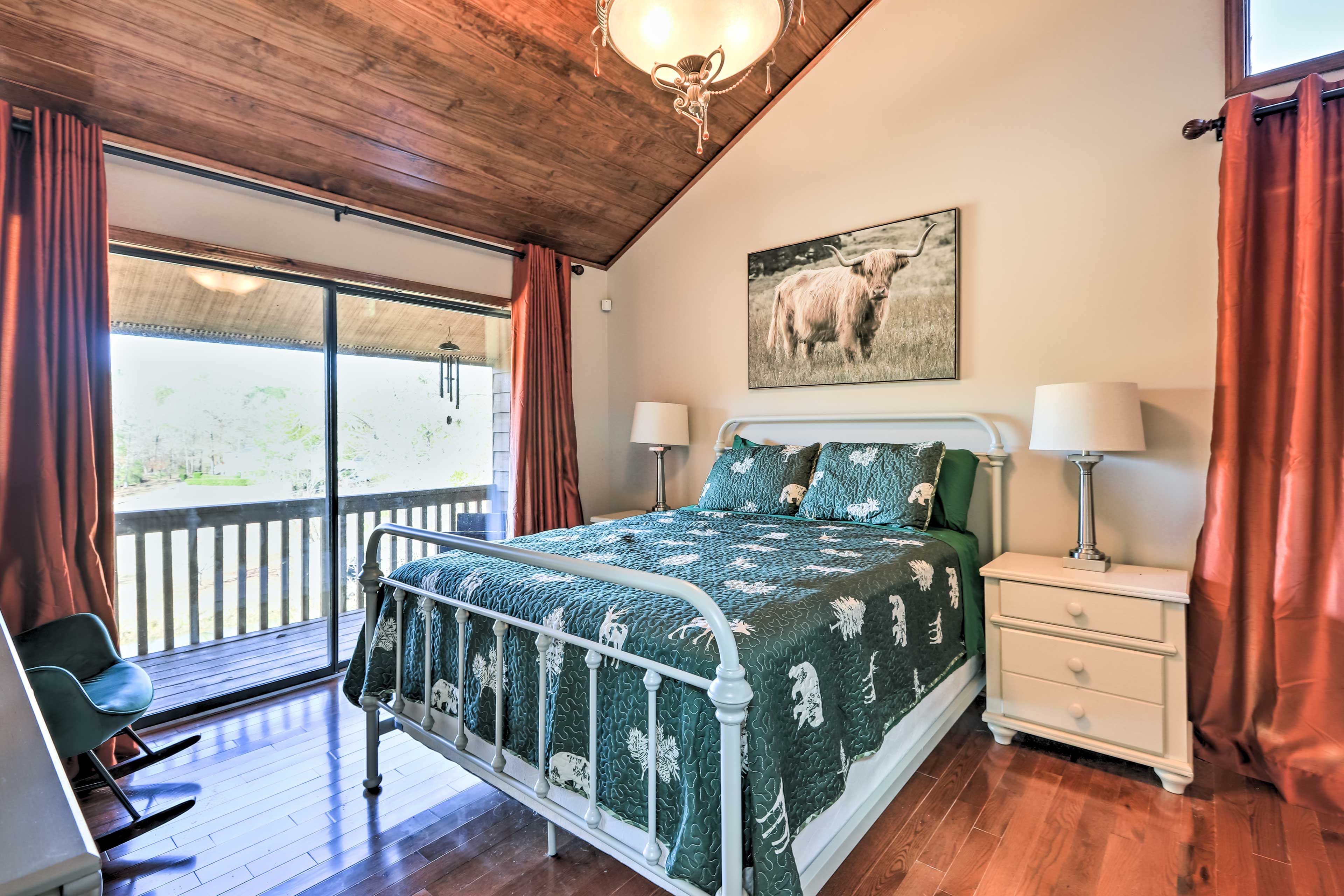 Bedroom 3 | Queen Bed