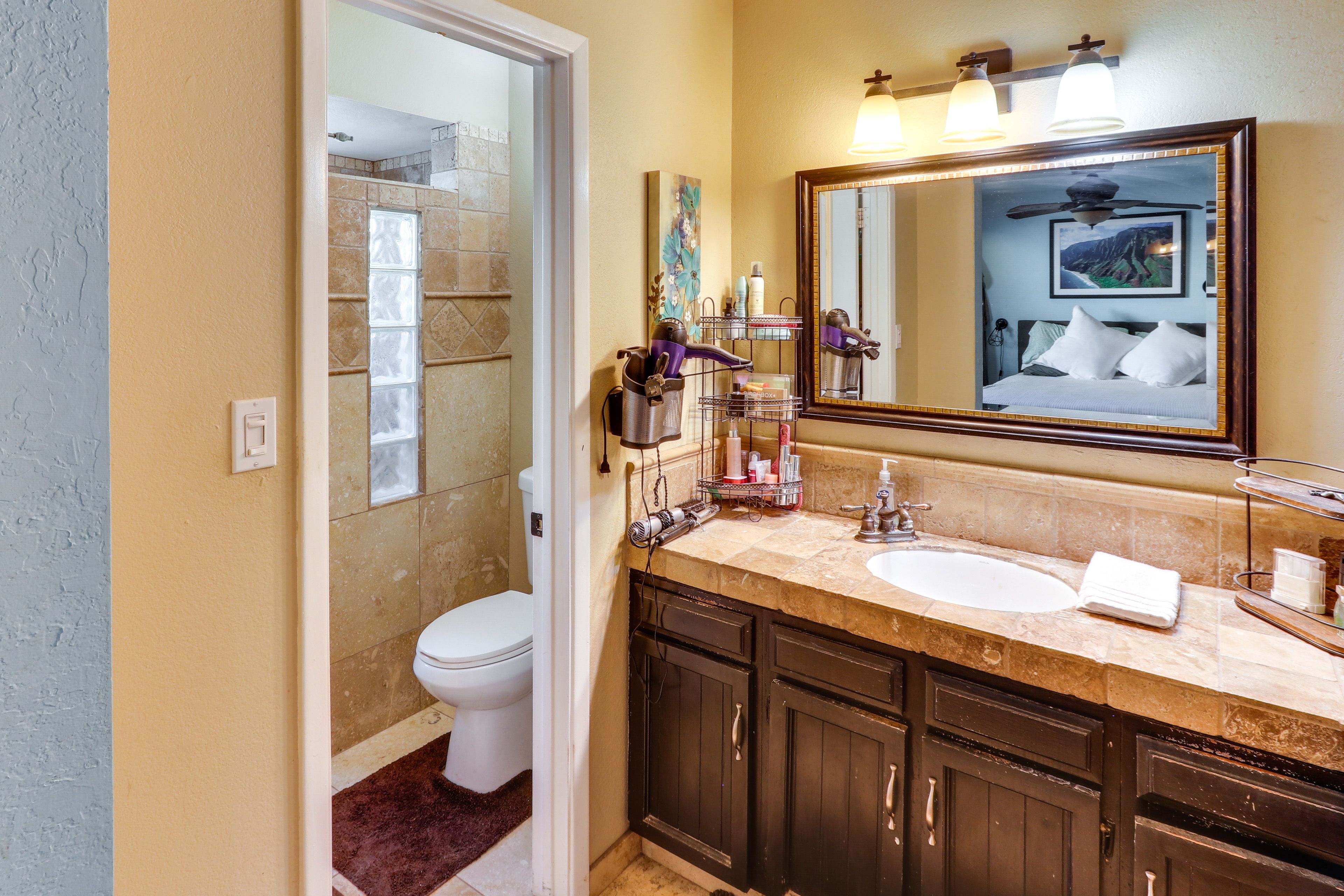 Full Bathroom | Complimentary Toiletries